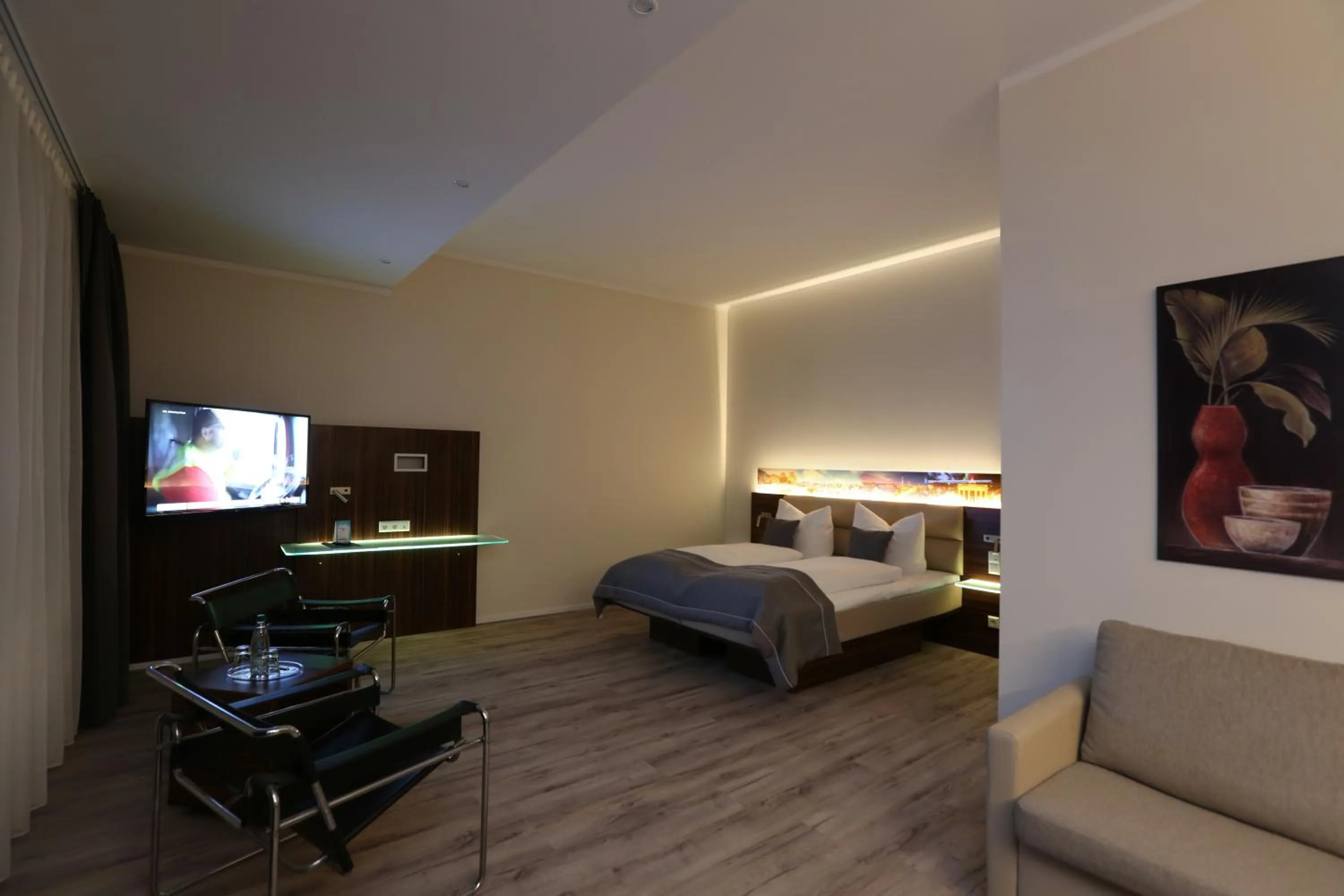 Photo of the whole room, Bed in H24 Hoteltow