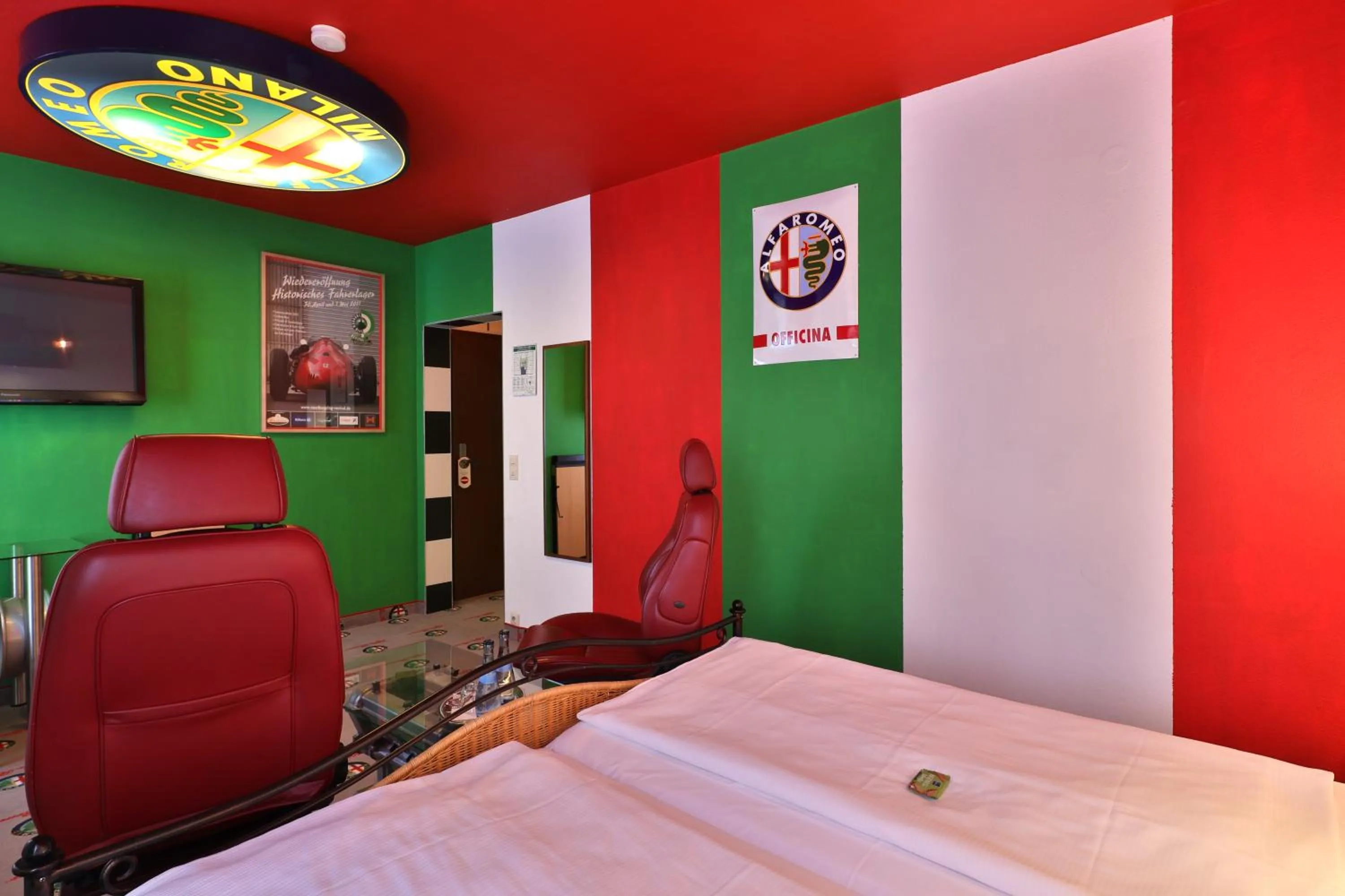 Bed in Aparthotel Deutschmeister