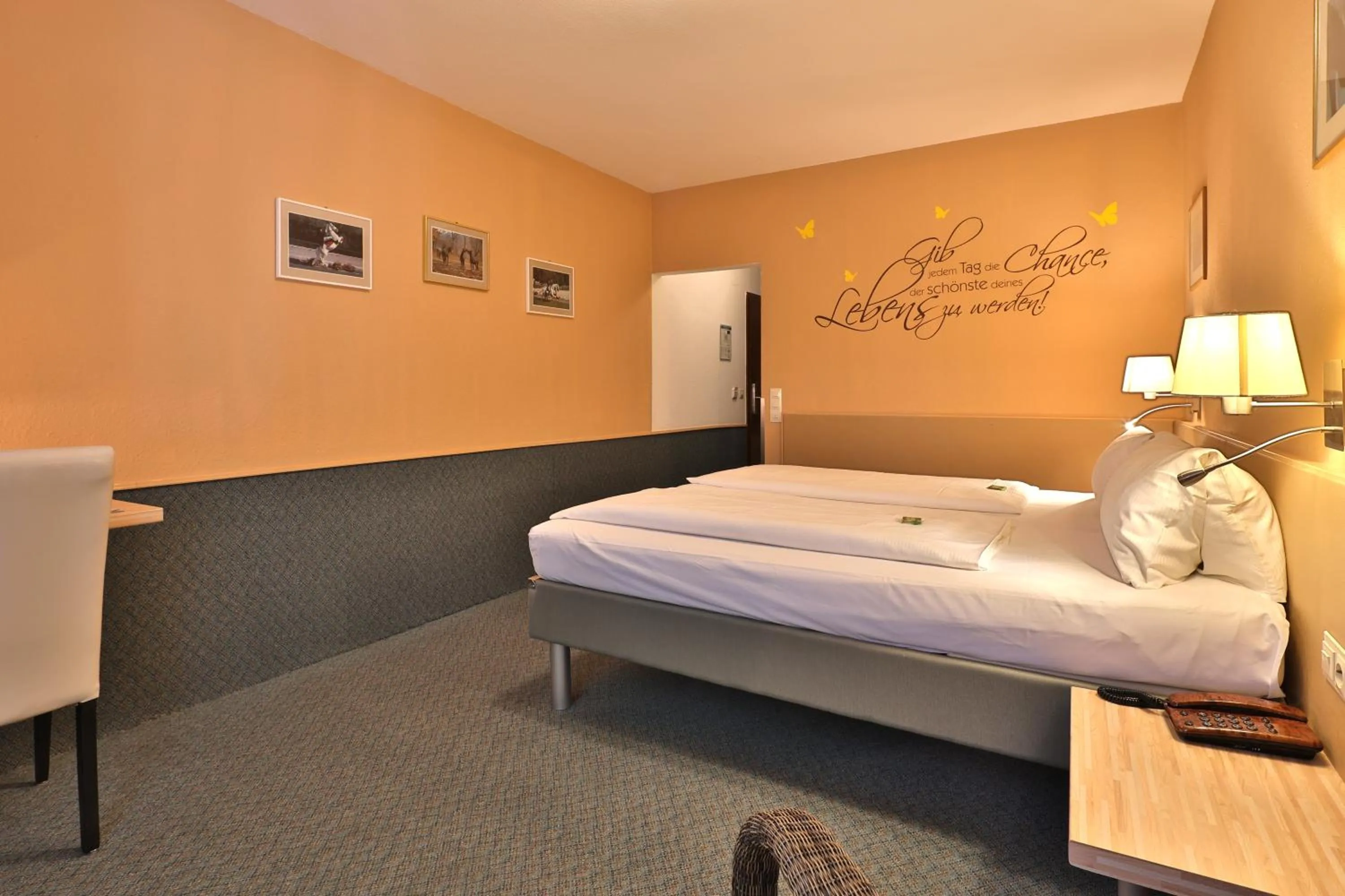 Bed in Aparthotel Deutschmeister