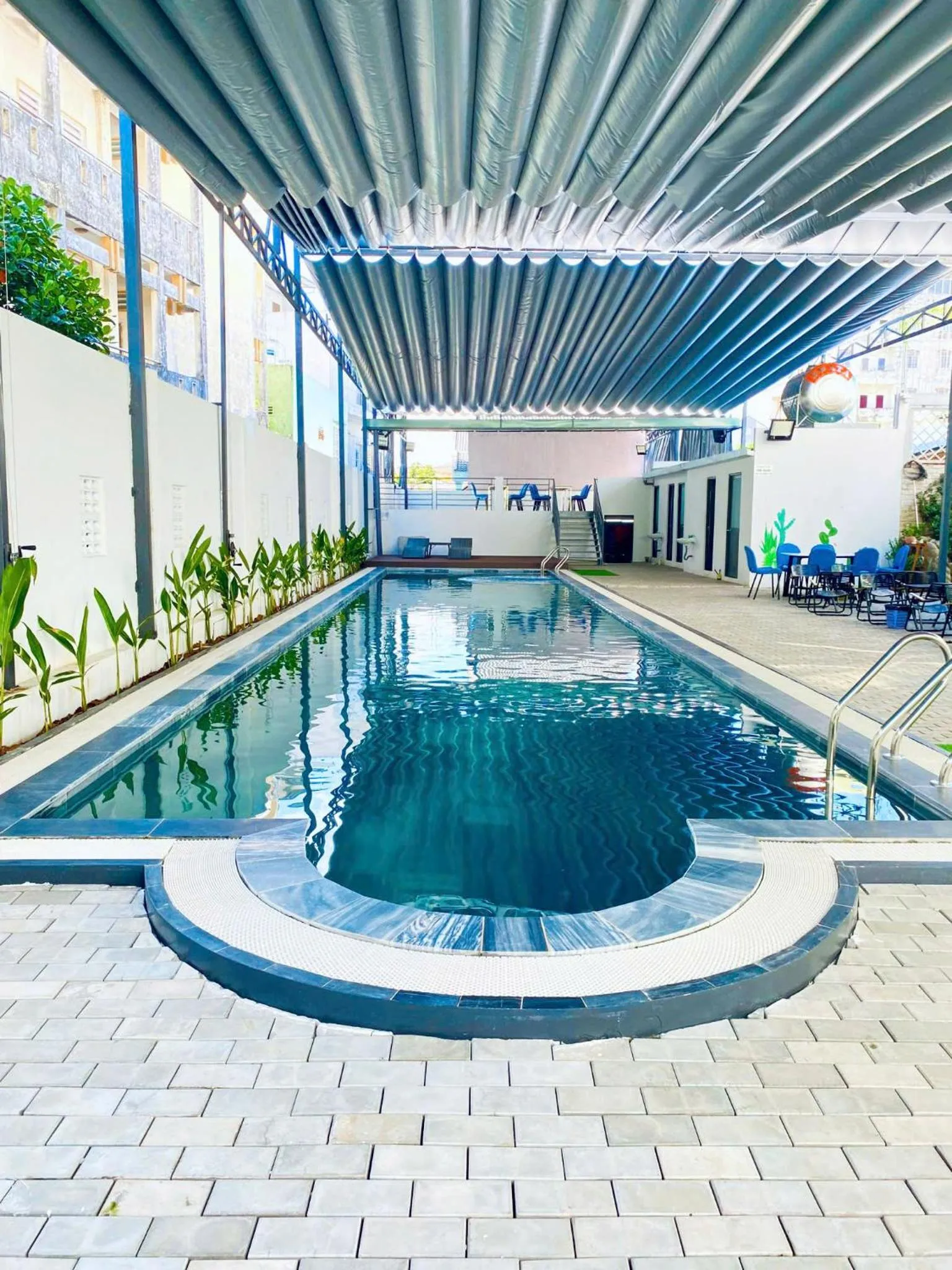 Swimming pool in Apple Hotel