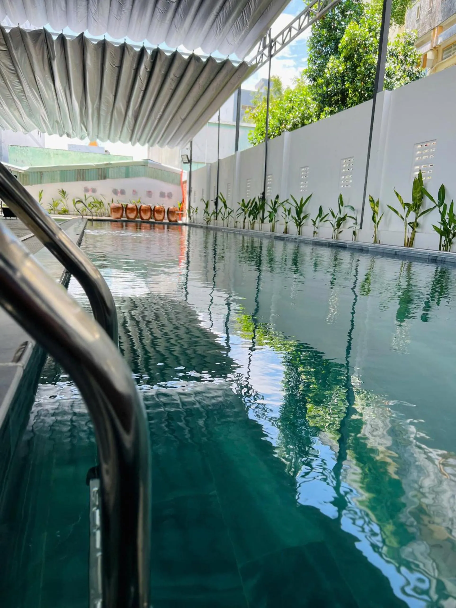 Swimming pool in Apple Hotel