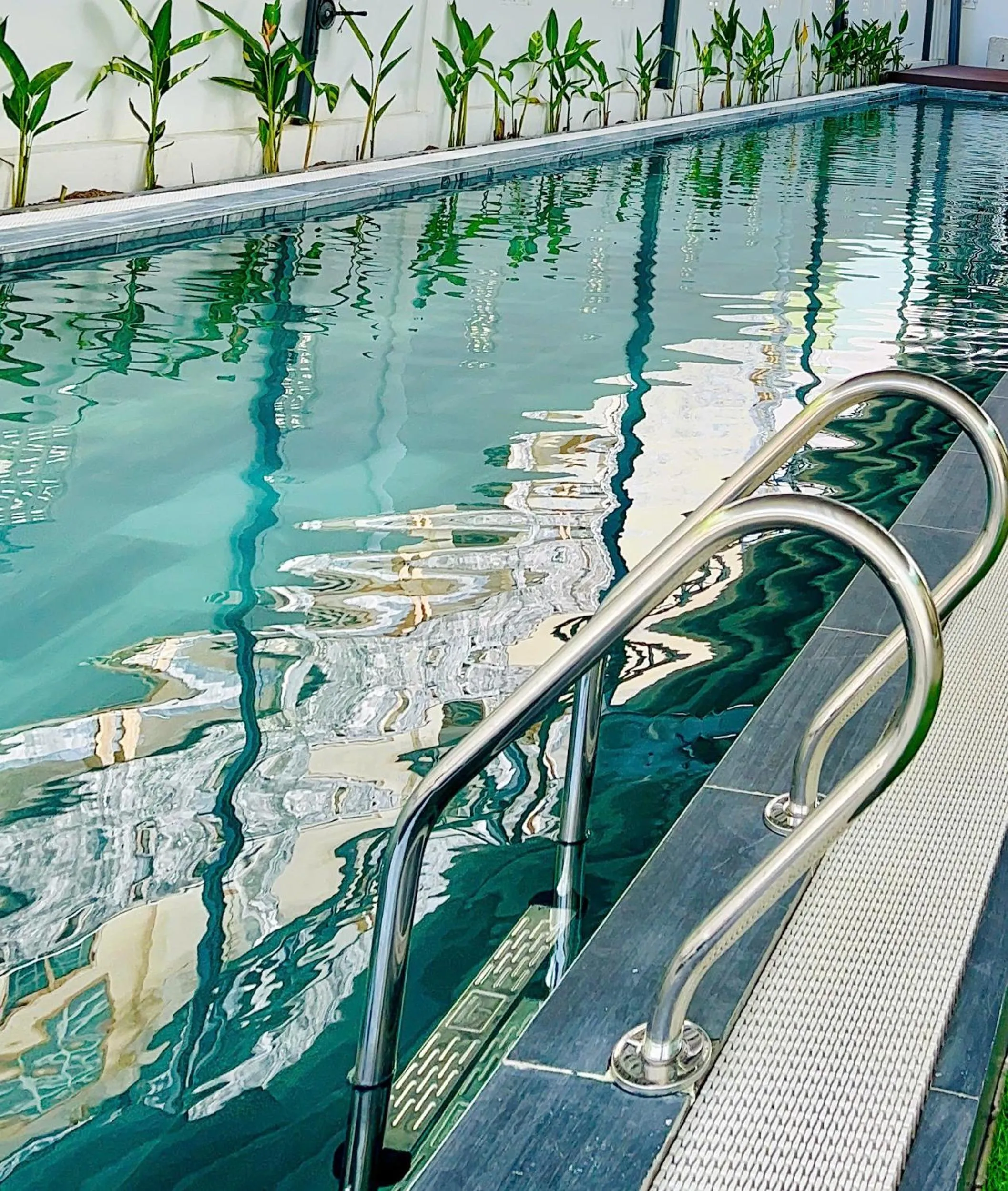 Swimming pool in Apple Hotel