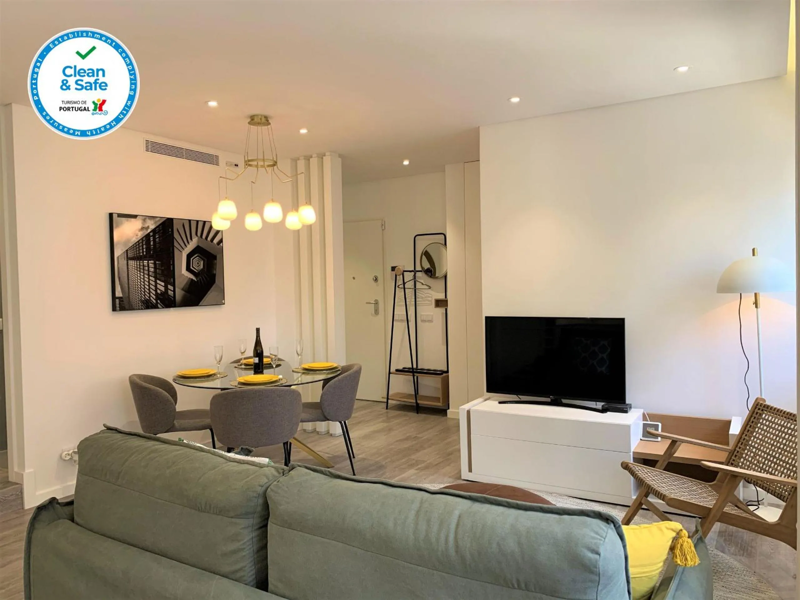 Communal lounge/ TV room in FLH Cascais Downtown Premium Apartment I