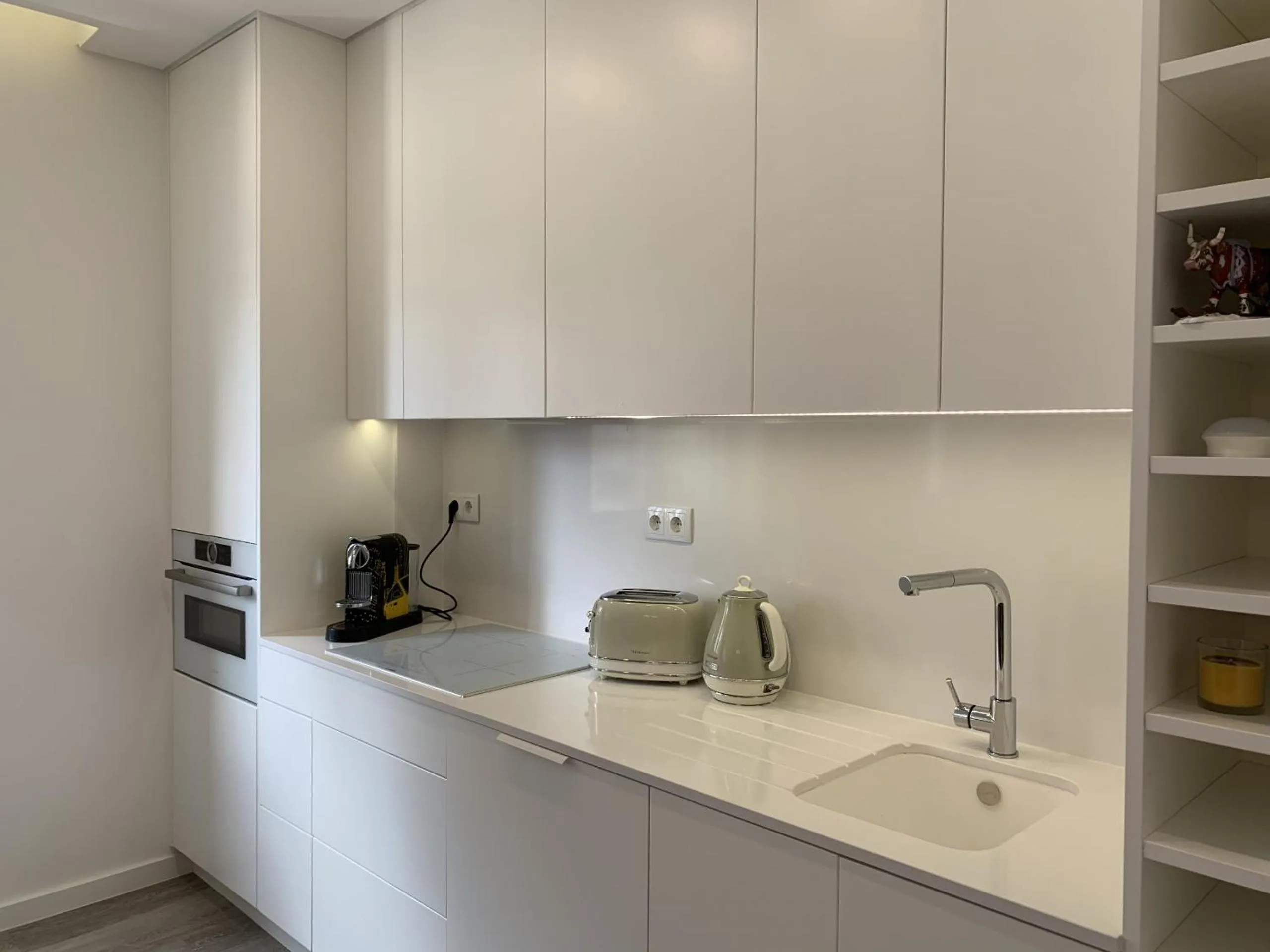 Kitchen or kitchenette in FLH Cascais Downtown Premium Apartment I
