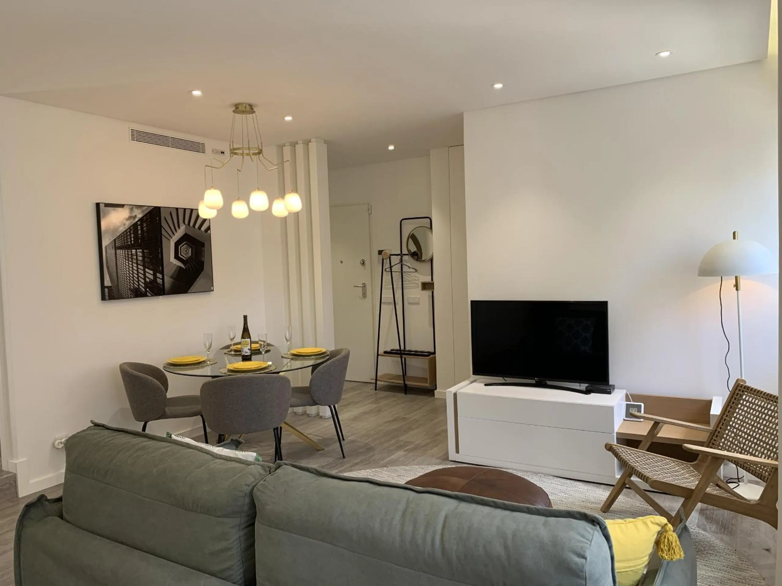 Communal lounge/ TV room in FLH Cascais Downtown Premium Apartment I