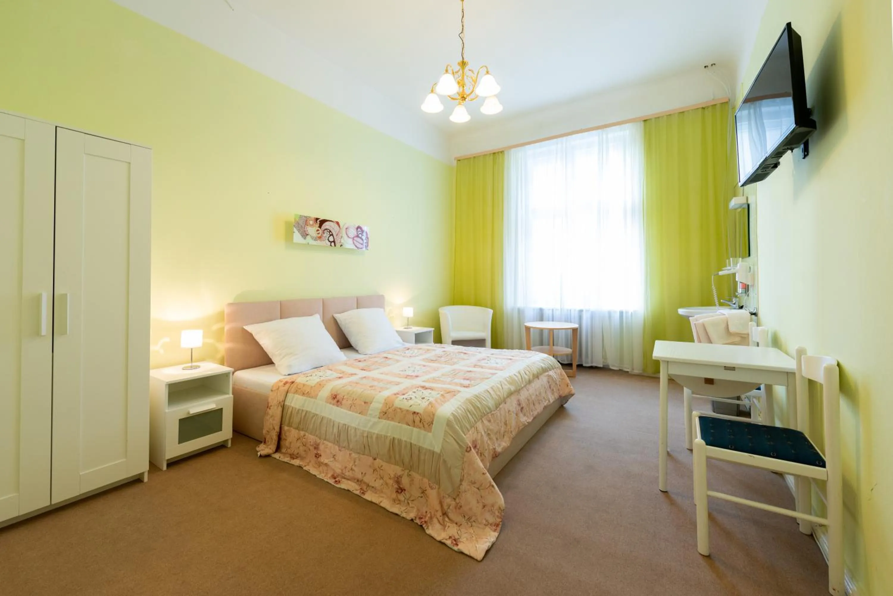 Photo of the whole room, Bed in Hotel Pension Dahlem