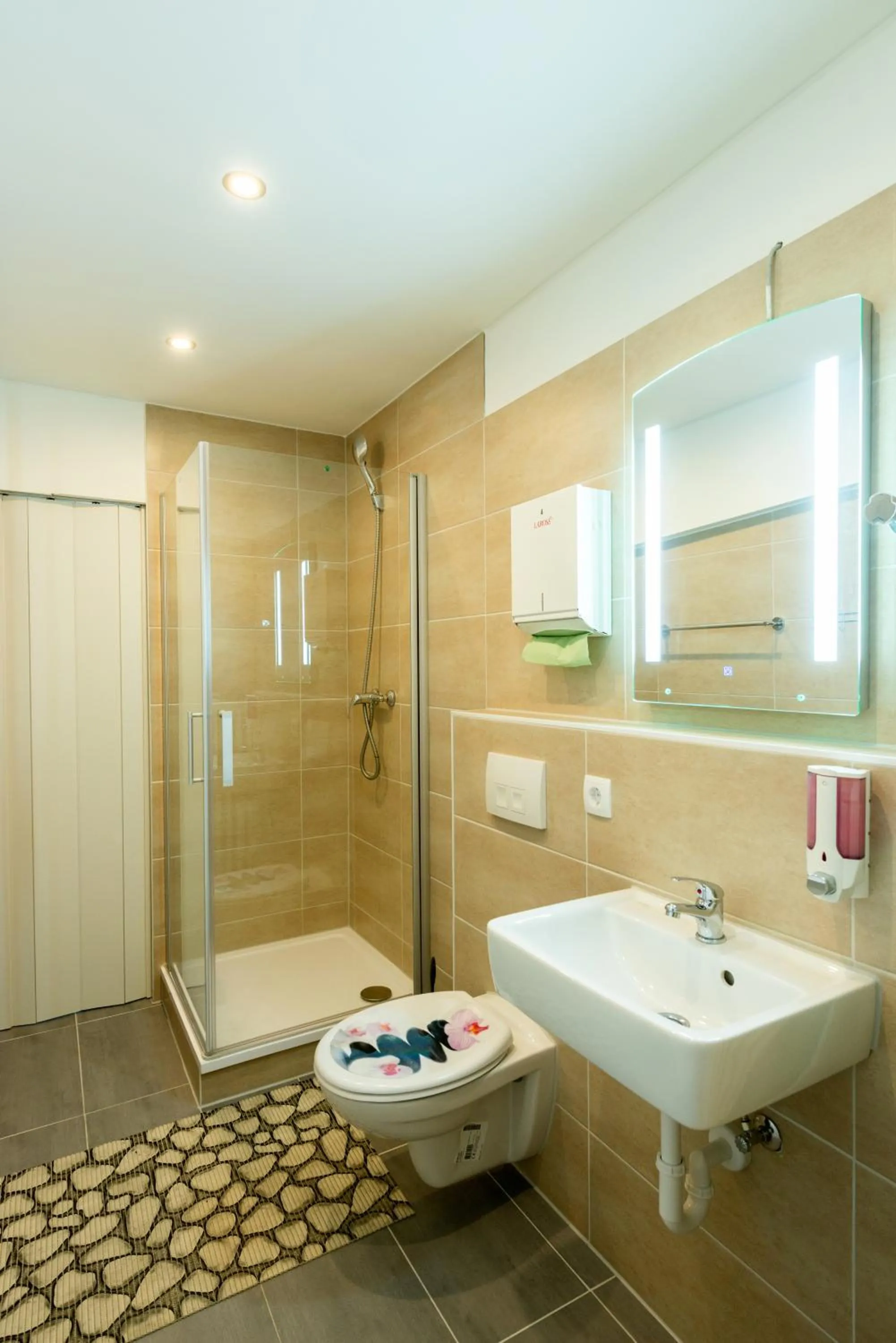 Bathroom in Hotel Pension Dahlem