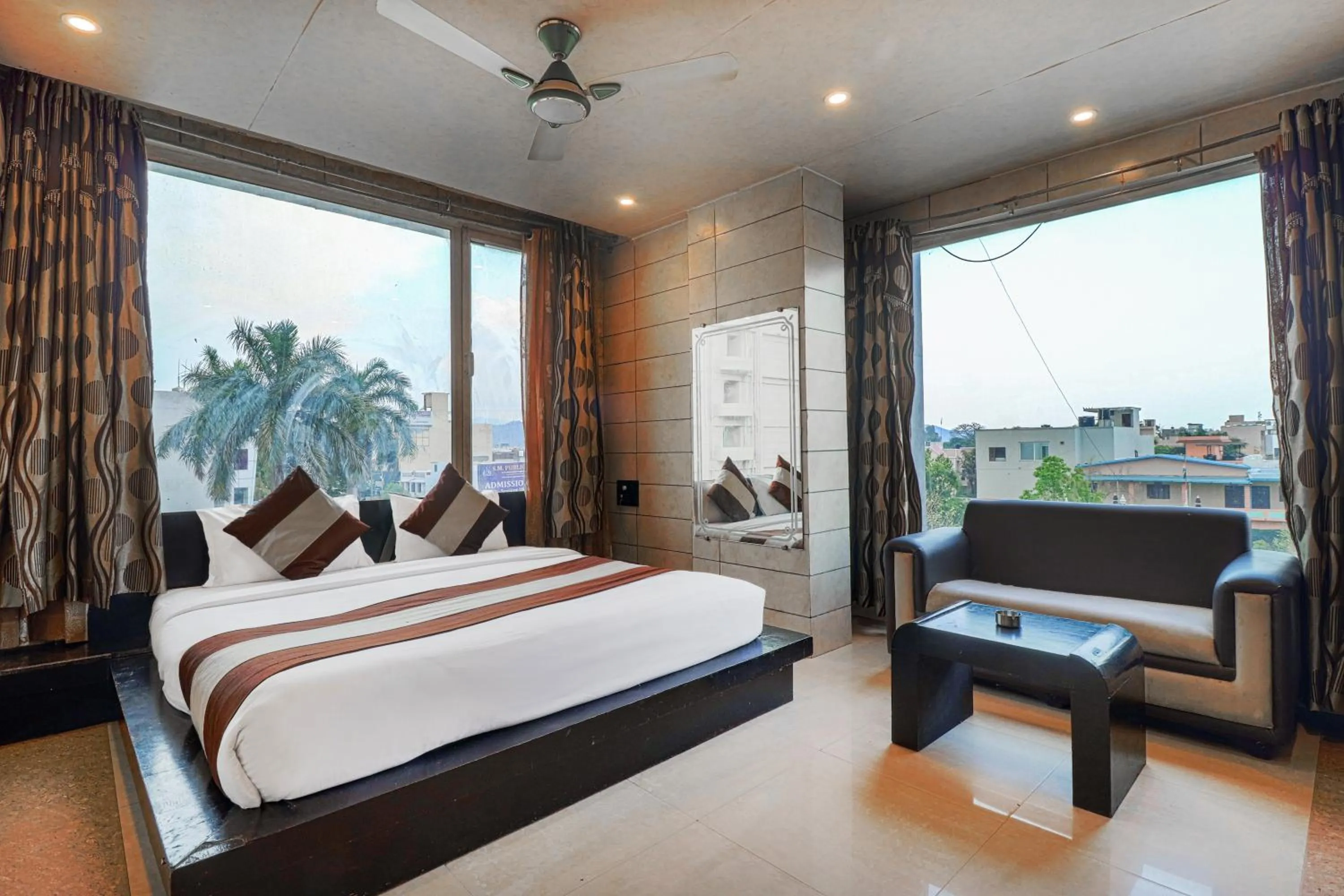 Bed in Oaktel Hotel Grand Shiva Near Ganga Ghat