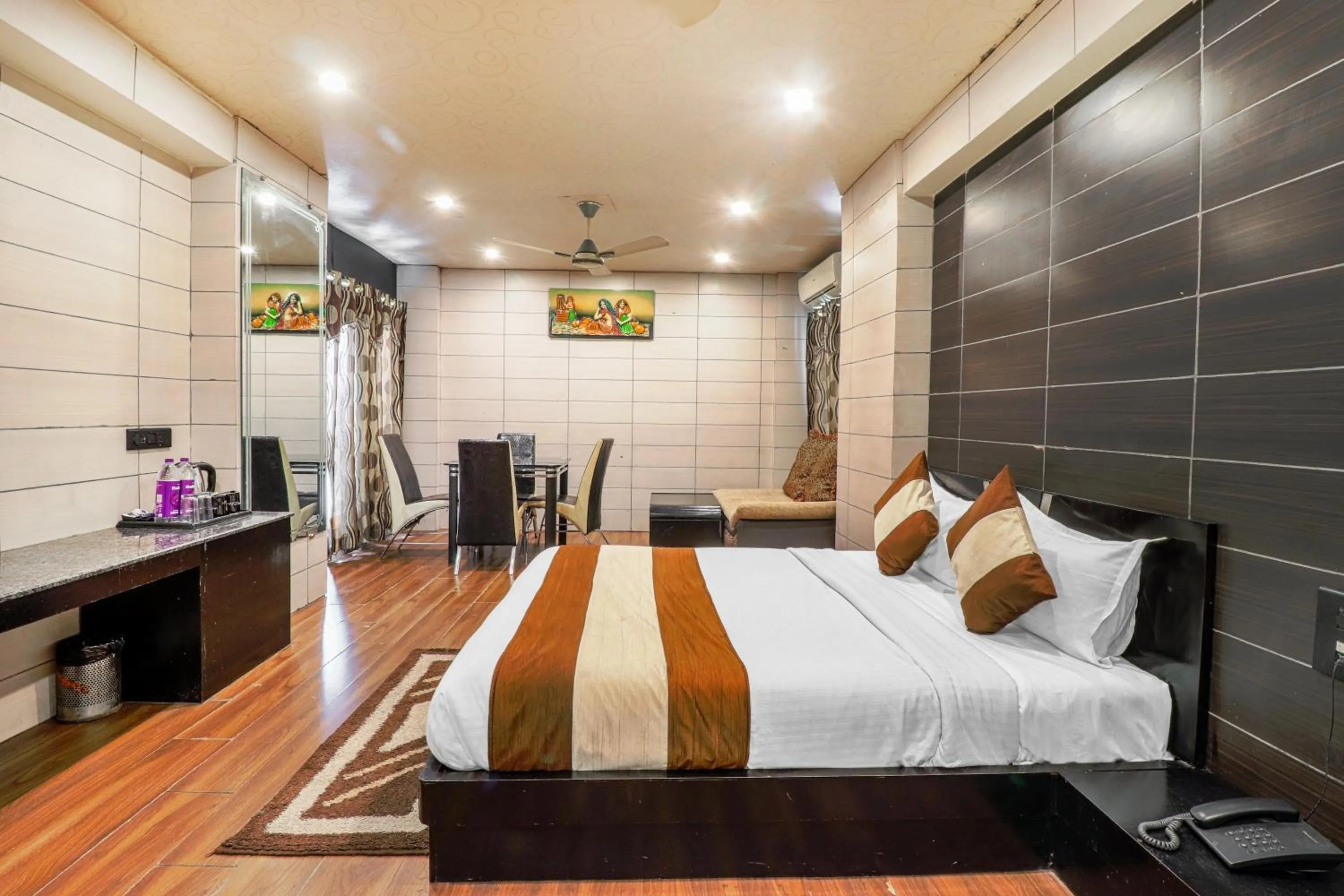 Bed in Oaktel Hotel Grand Shiva Near Ganga Ghat