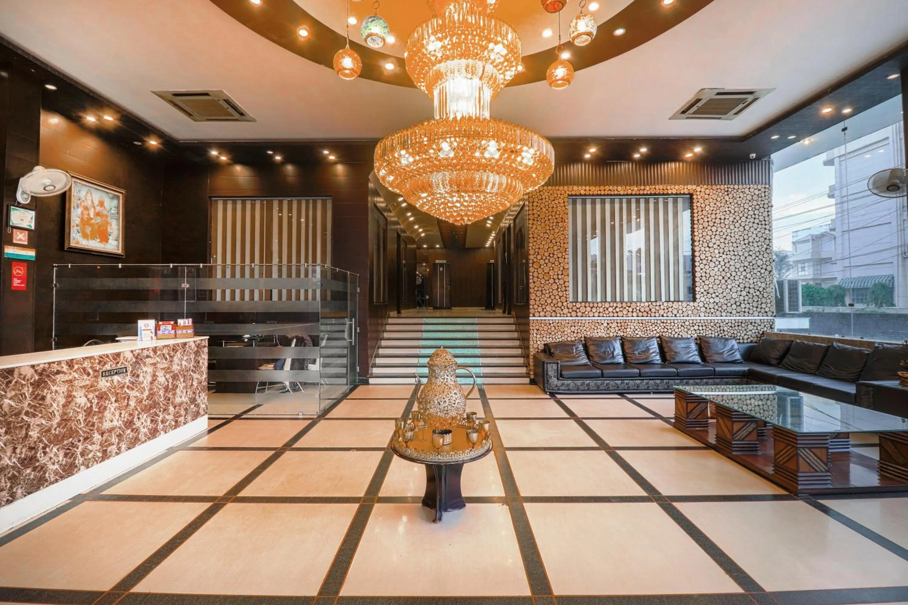 Living room in Oaktel Hotel Grand Shiva Near Ganga Ghat