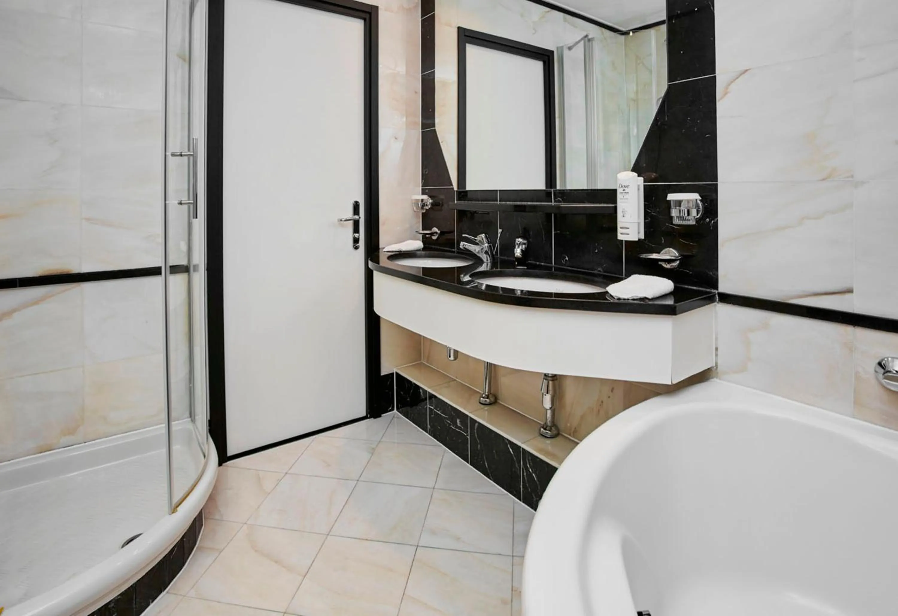 Bathroom in Lindgart Hotel Minden