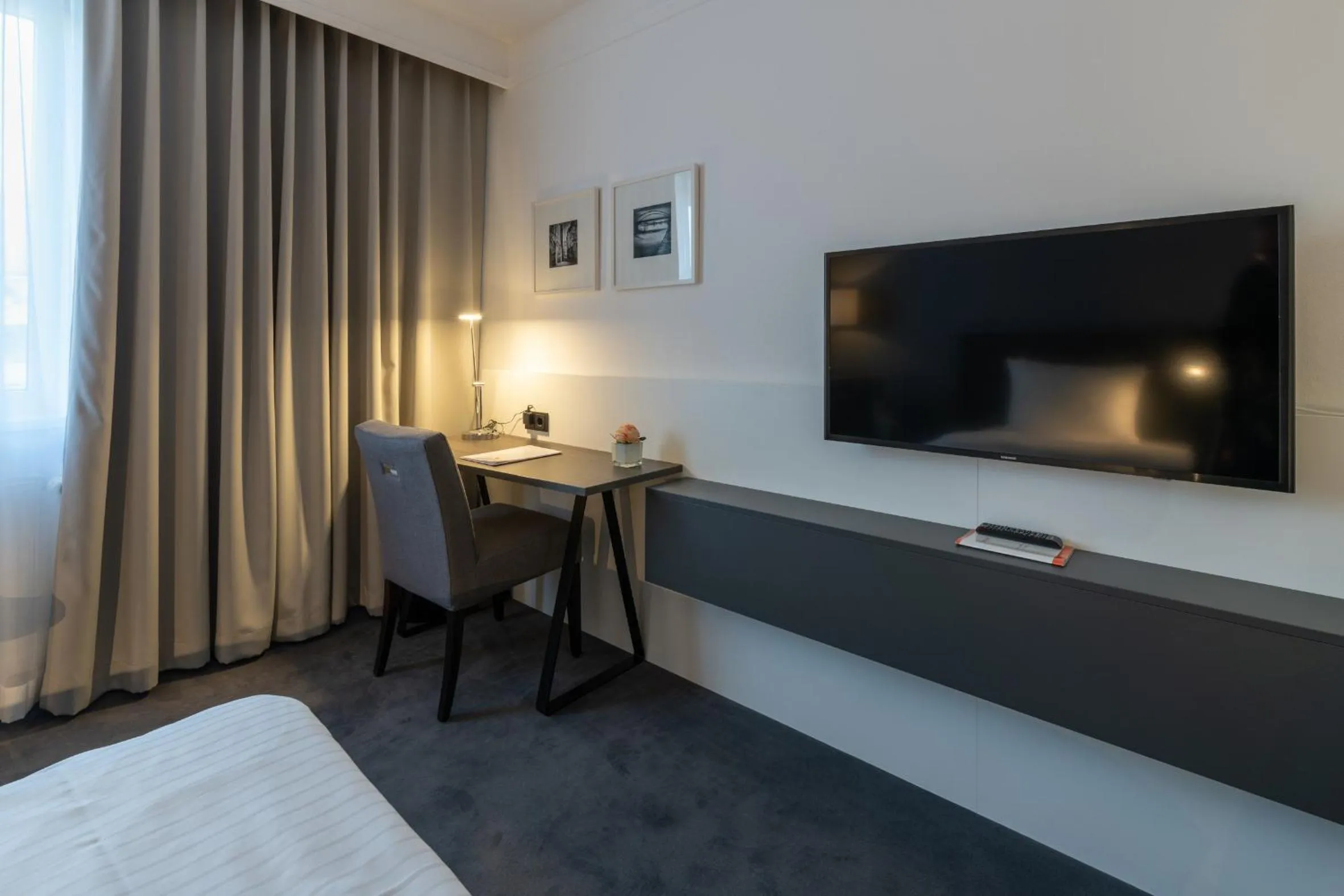 TV and multimedia, Bed in Lindgart Hotel Minden