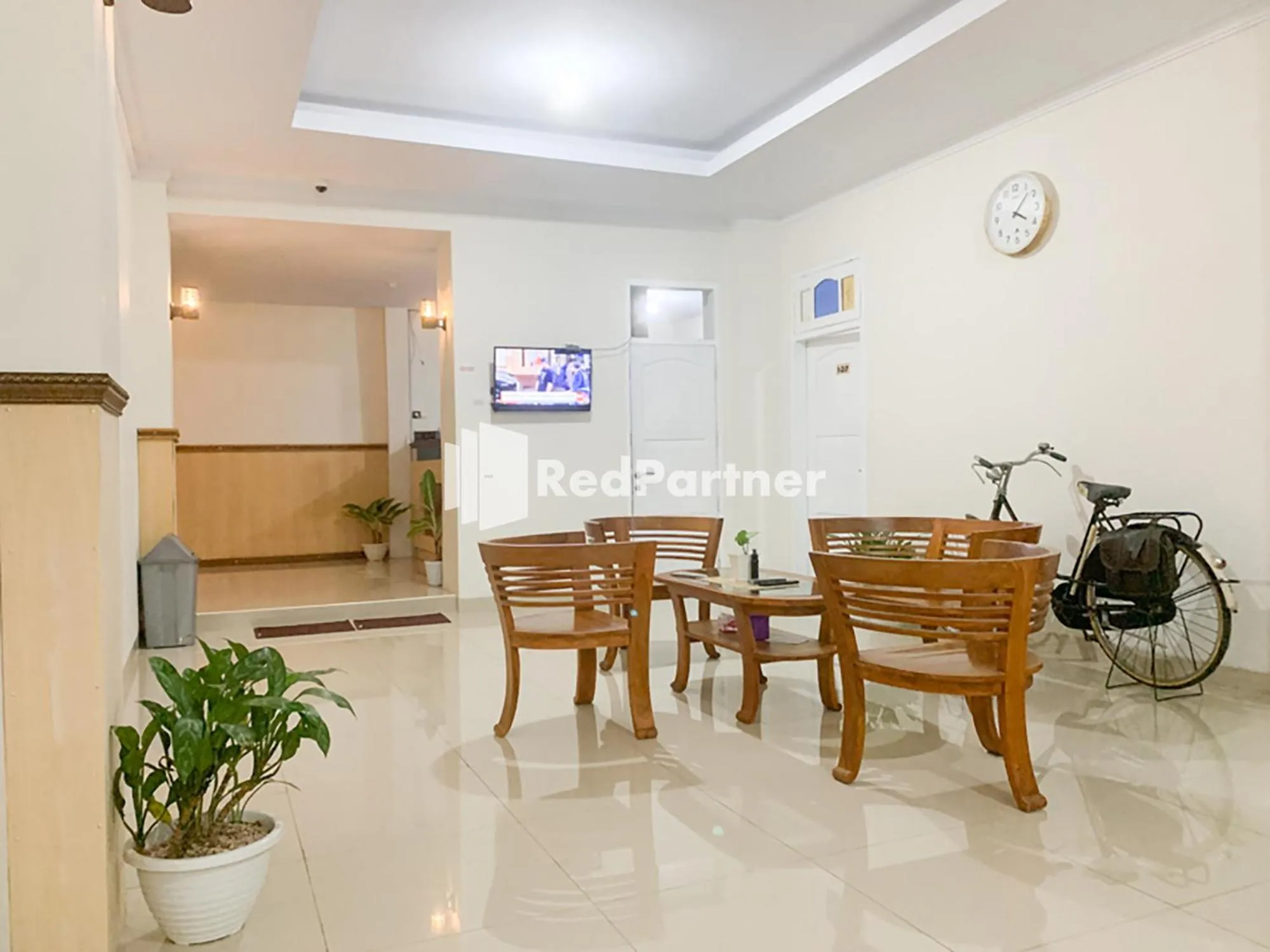 Living room in RedDoorz Syariah At Hotel Nuri Indah Dongkelan Yogyakarta