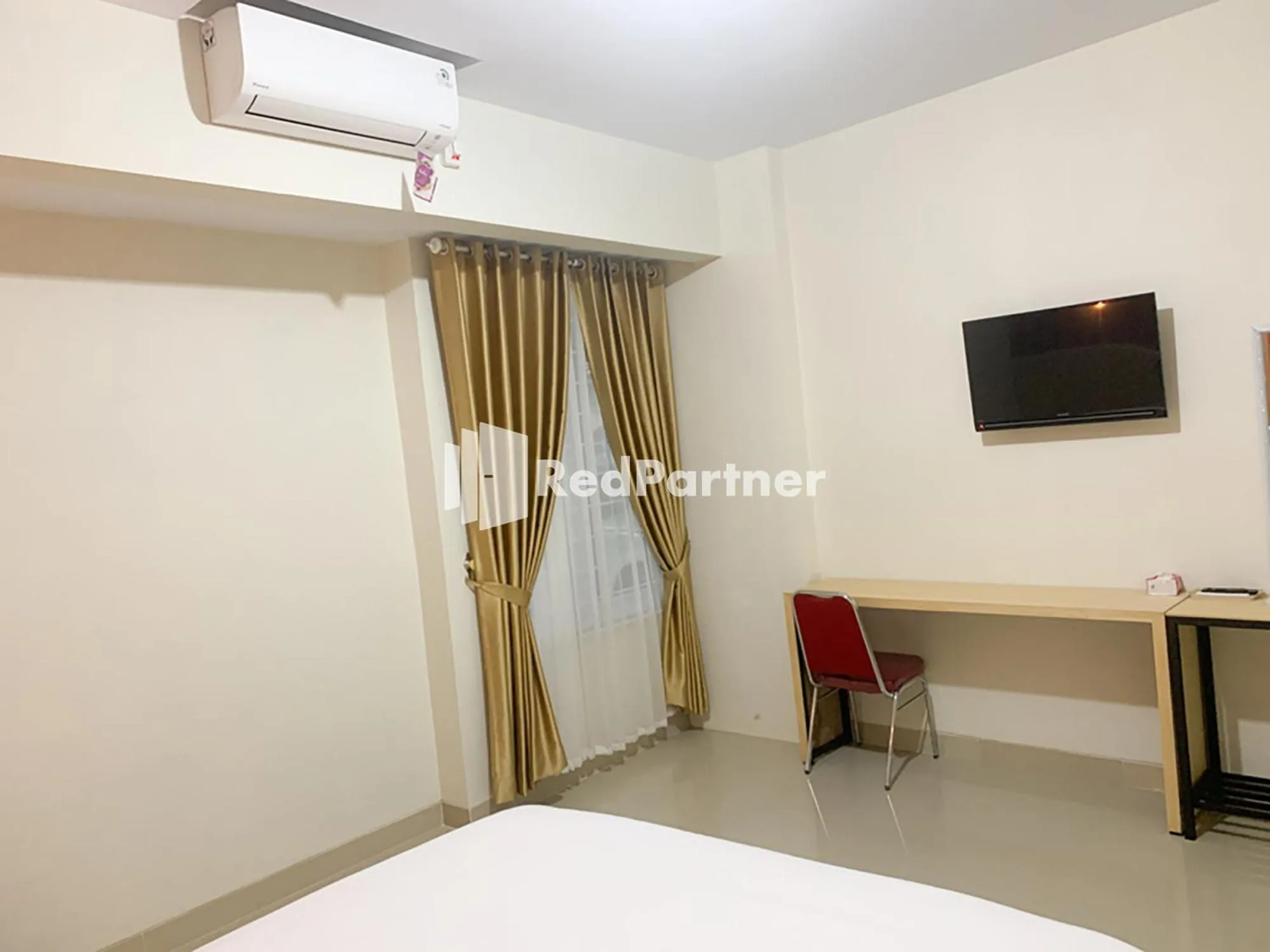 Bedroom in RedDoorz Syariah At Hotel Nuri Indah Dongkelan Yogyakarta