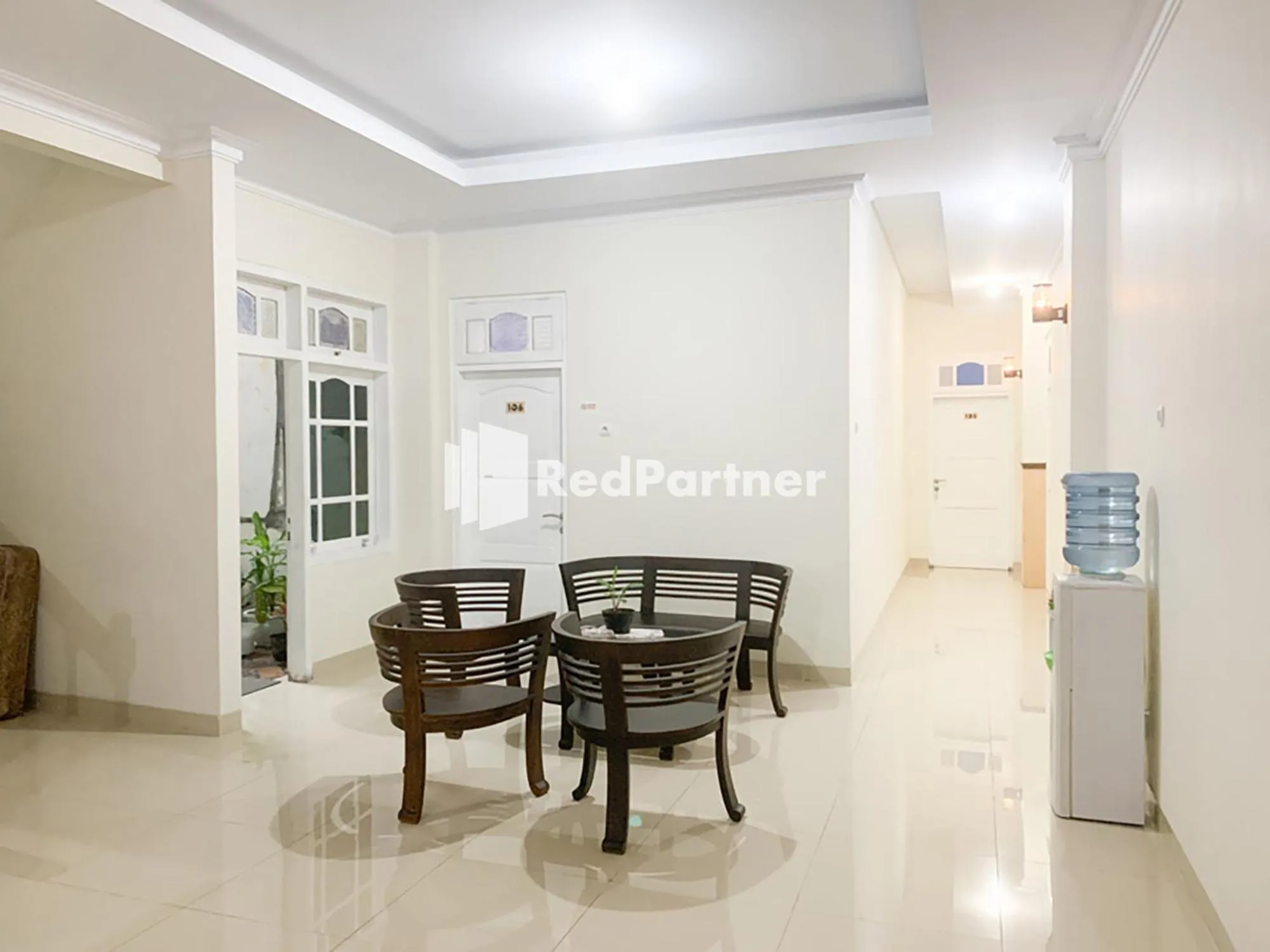 Living room in RedDoorz Syariah At Hotel Nuri Indah Dongkelan Yogyakarta