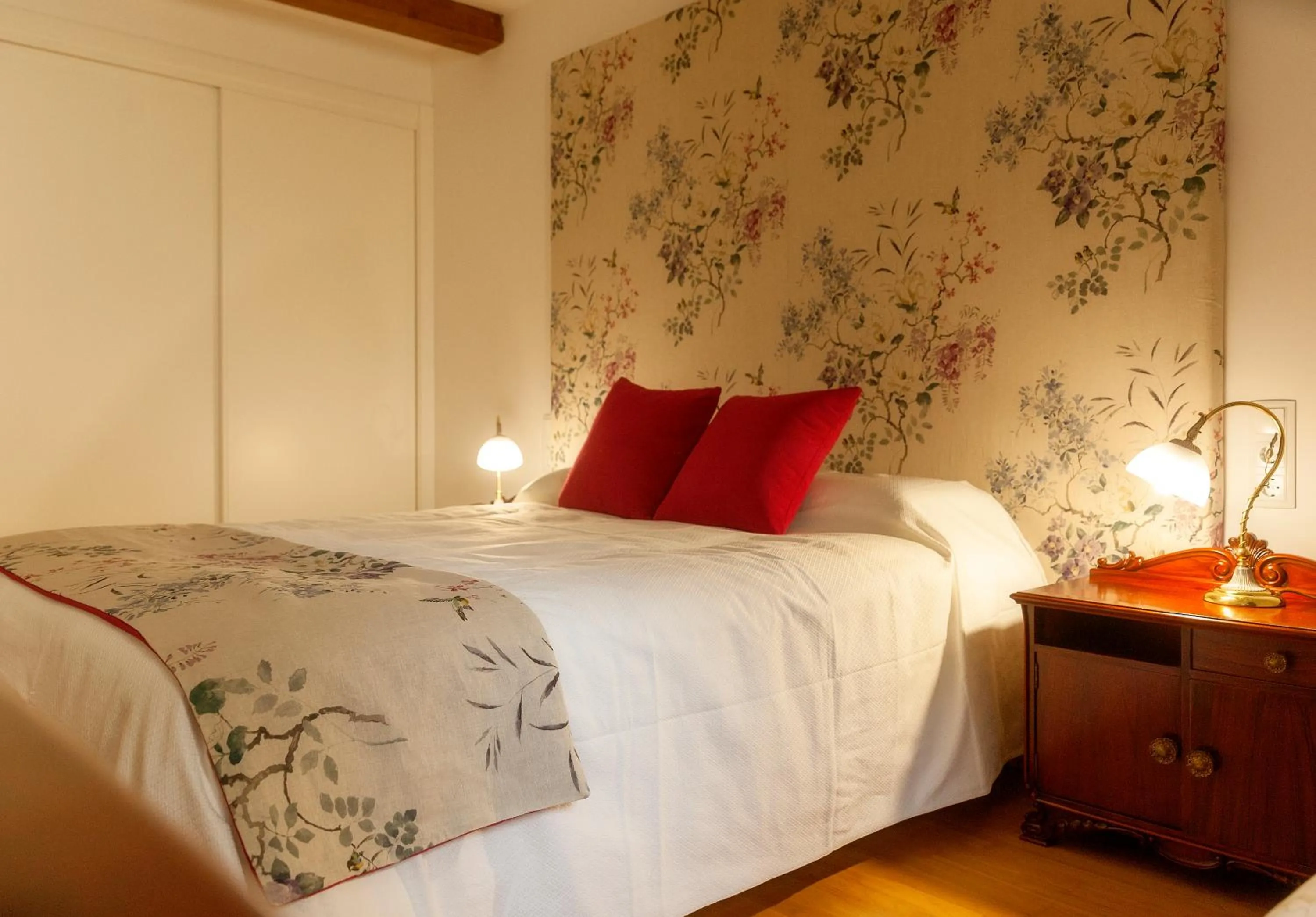 Photo of the whole room, Bed in CASA RECTORAL DE SAN EUSEBIO