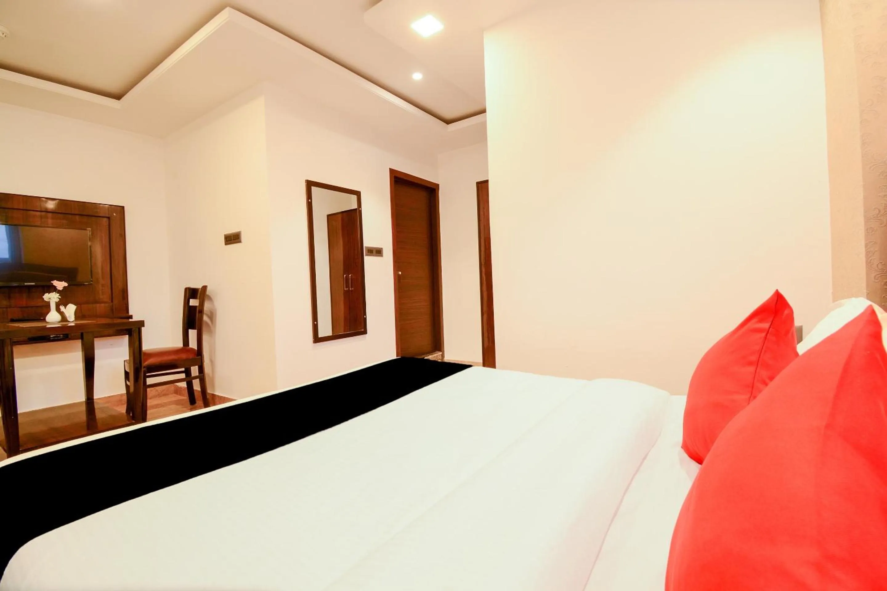 Bedroom, Bed in Hotel O Grand Lotus Inn