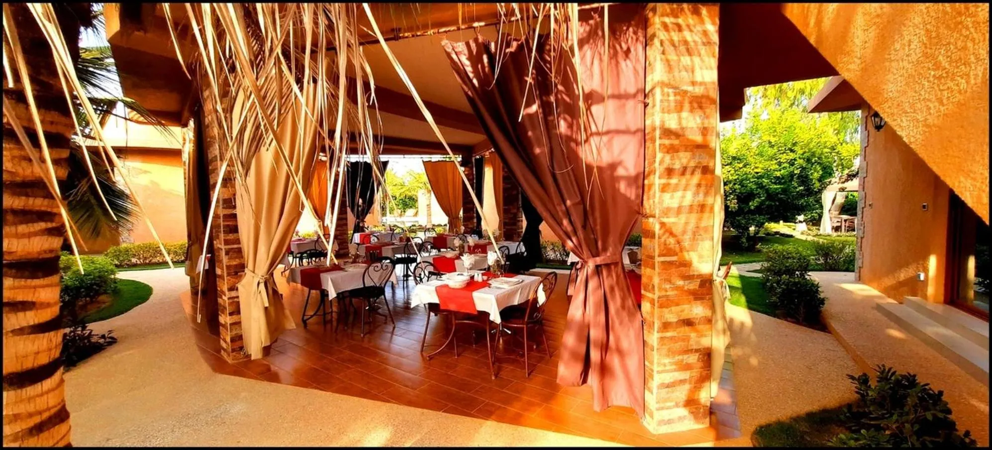 Restaurant/places to eat in Hôtel La Belle Etoile & SPA