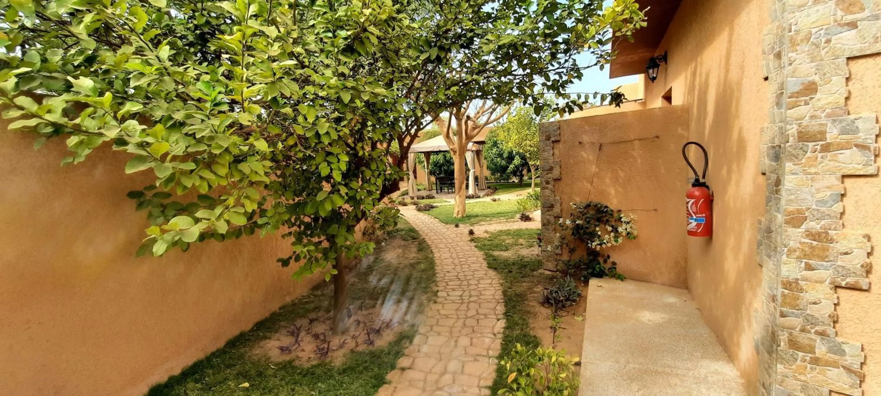 Garden in Hôtel La Belle Etoile & SPA