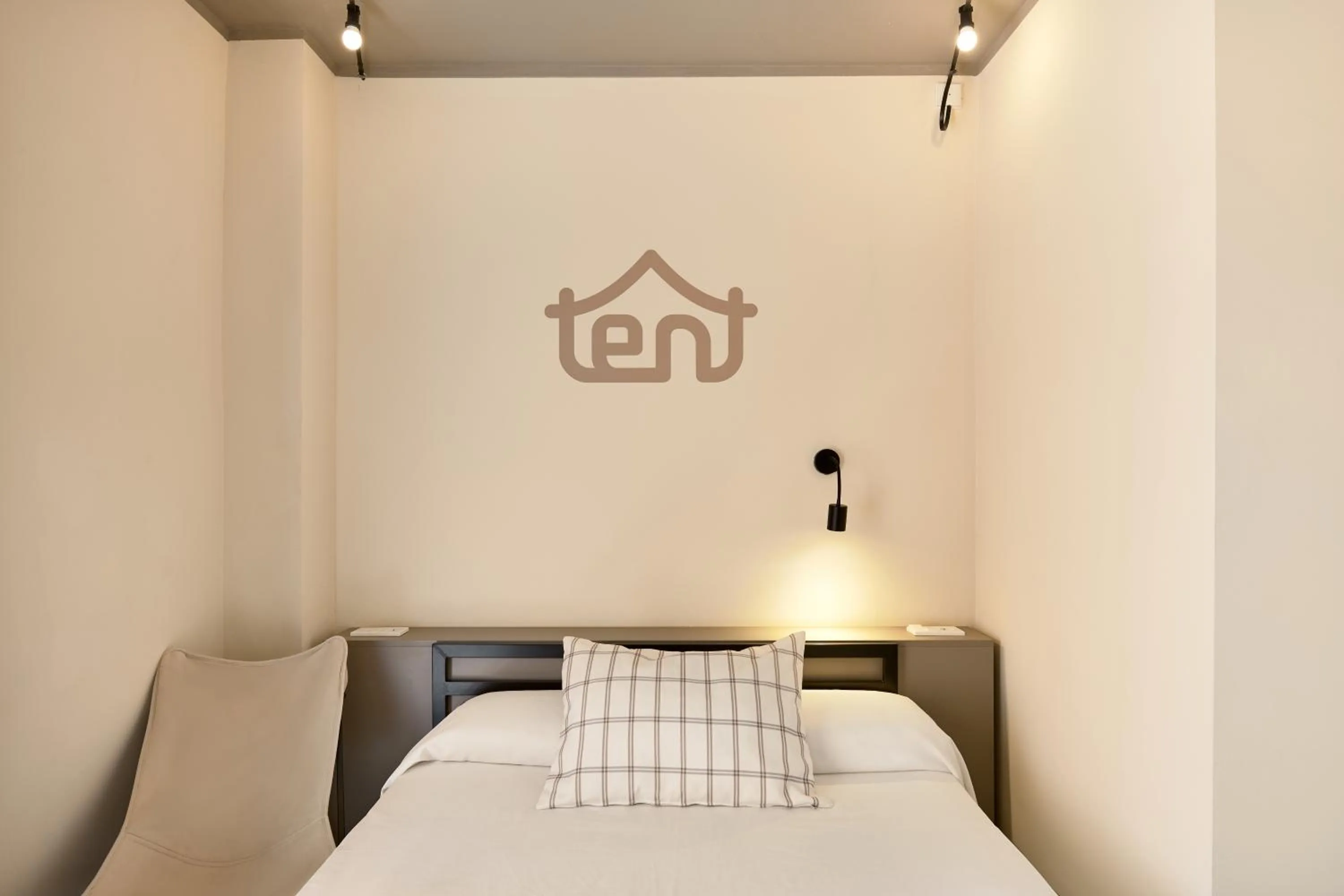 Bed in tent Palmanova