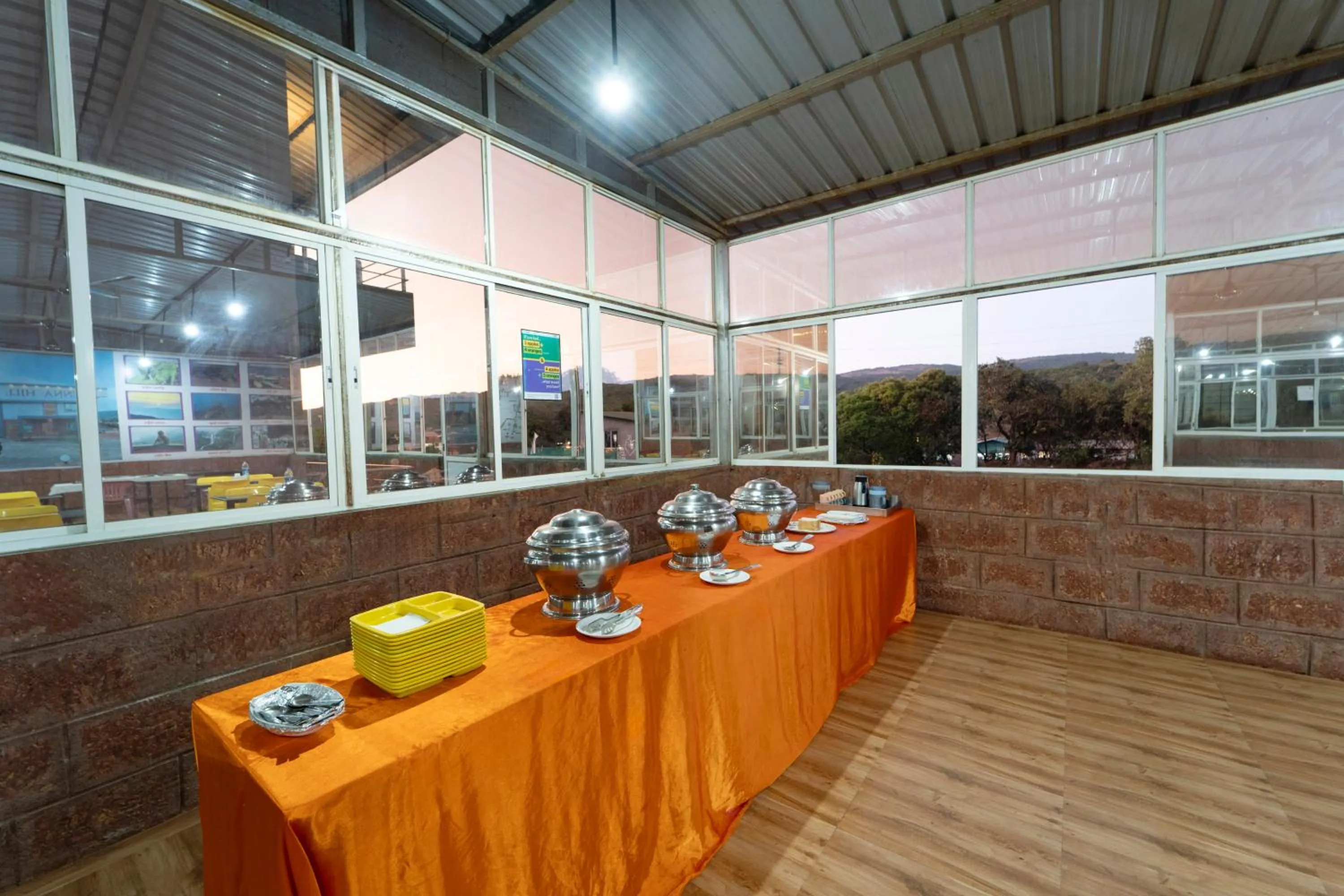 Restaurant/places to eat in Treebo The Venna Hill