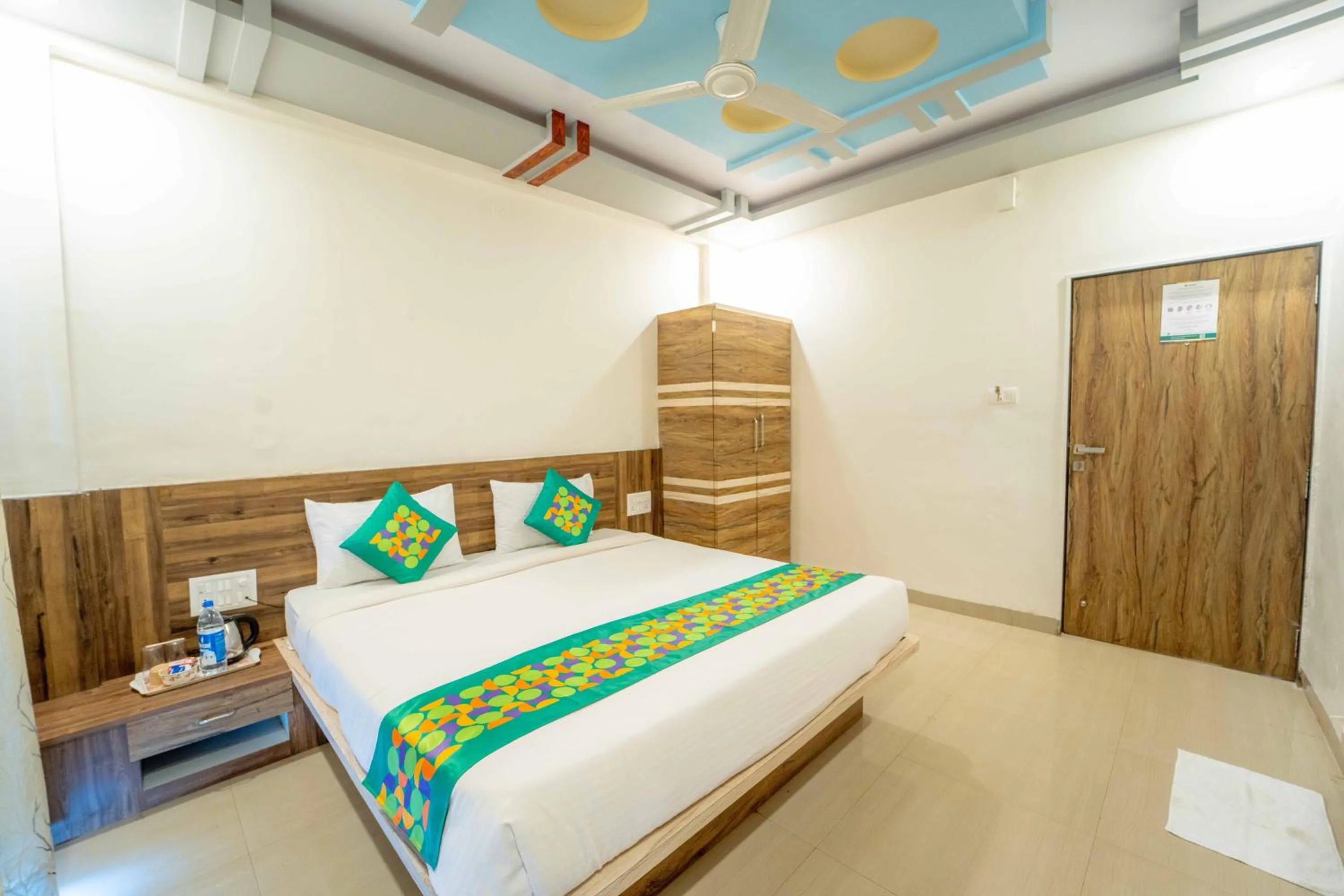 Bedroom, Bed in Treebo The Venna Hill