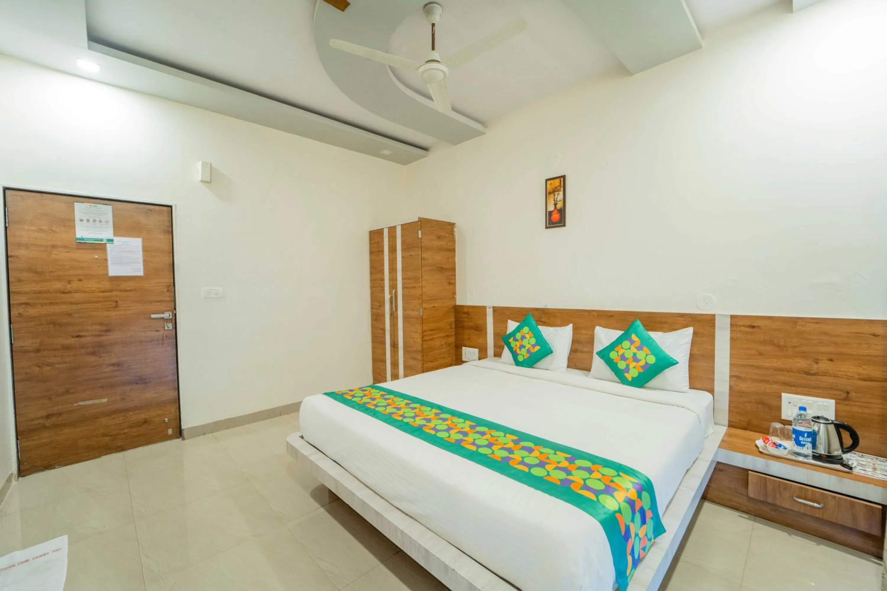 Bedroom, Bed in Treebo The Venna Hill