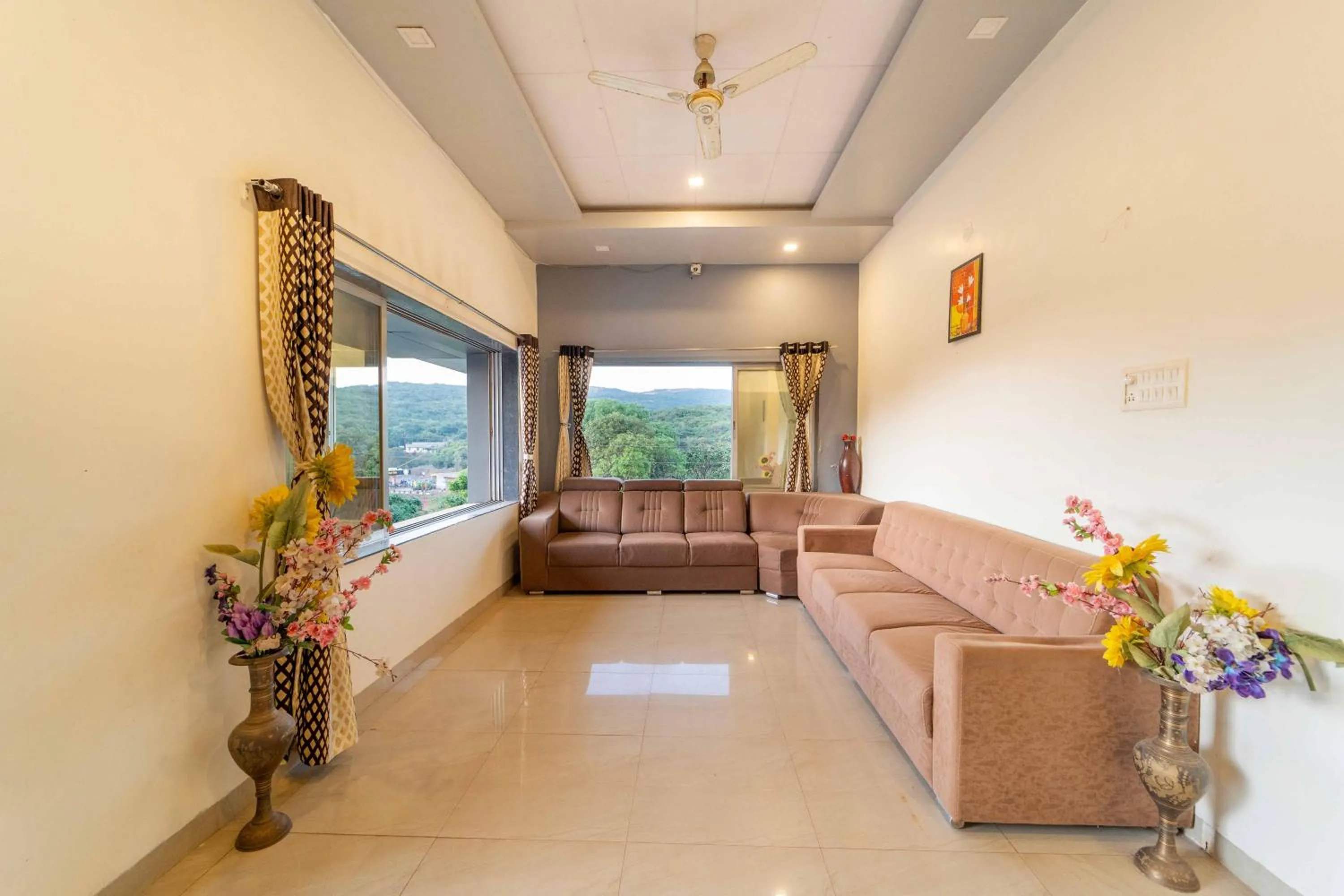 Seating area in Treebo The Venna Hill