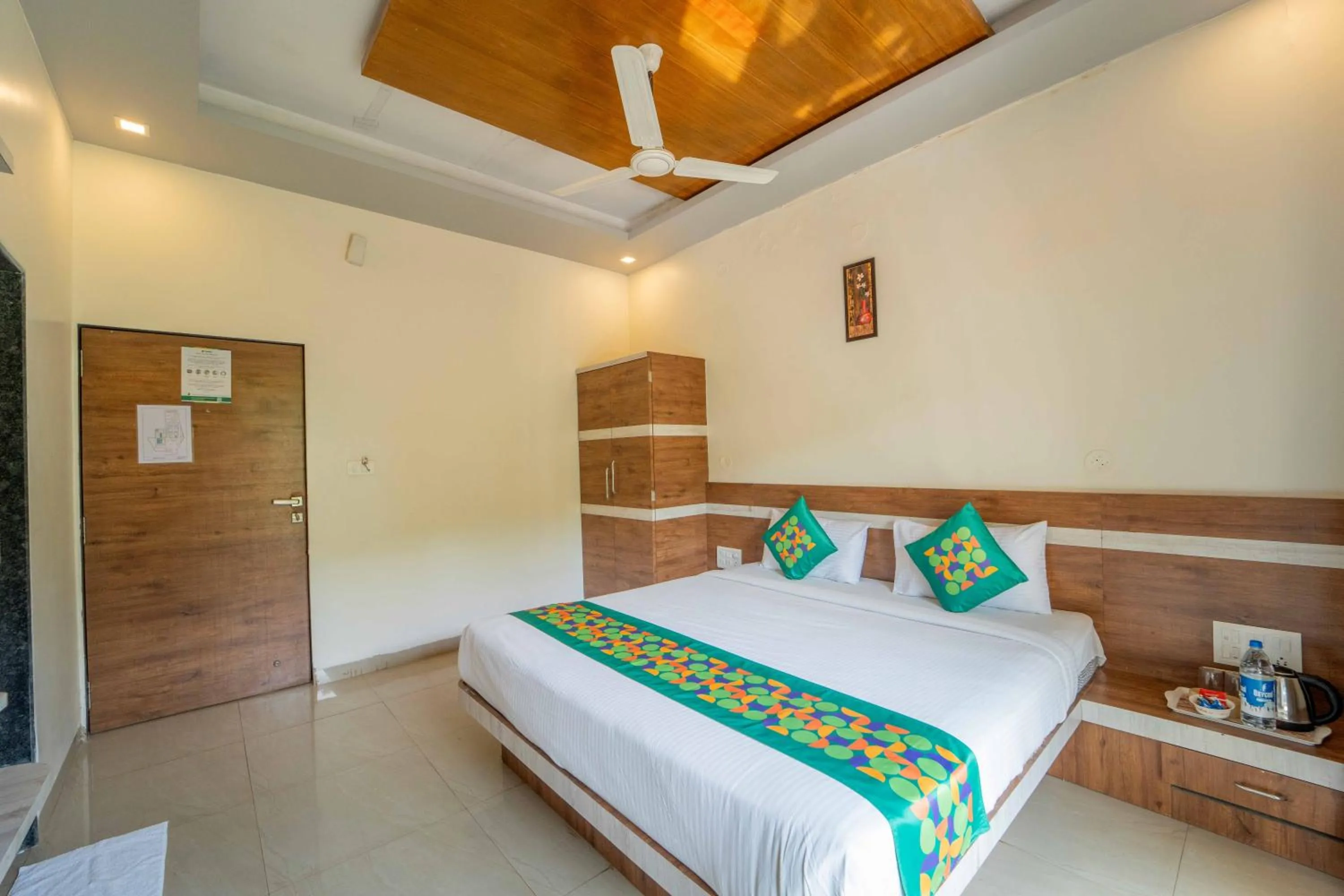 Bedroom, Bed in Treebo The Venna Hill