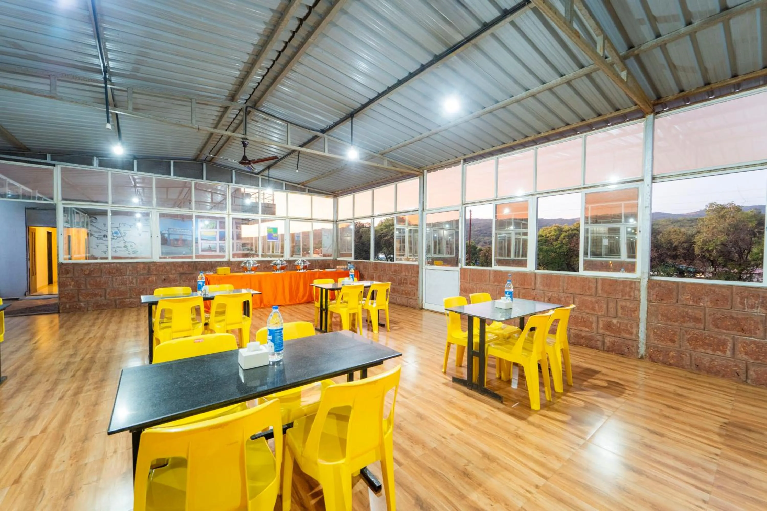 Restaurant/places to eat in Treebo The Venna Hill