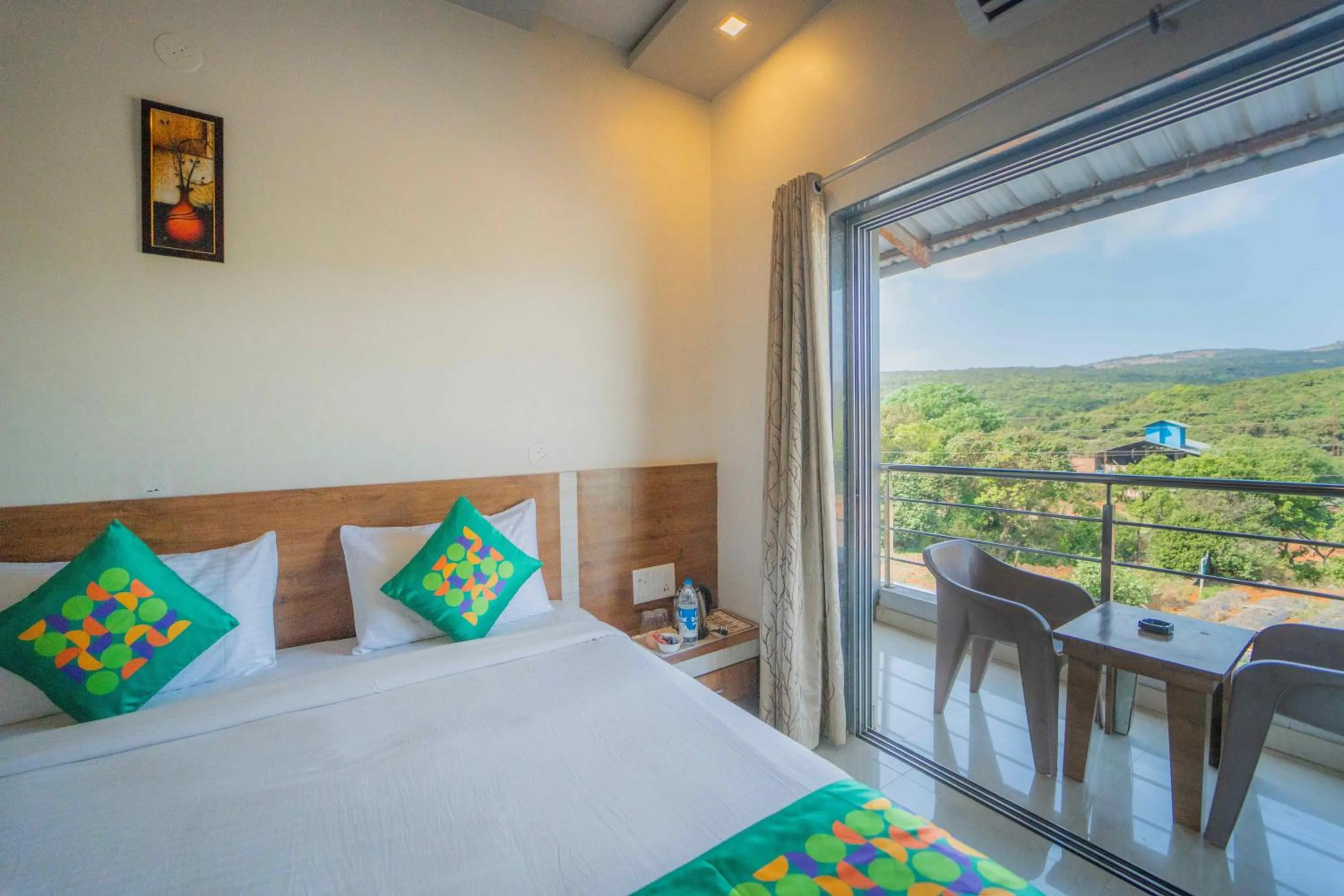 Bedroom, Bed in Treebo The Venna Hill