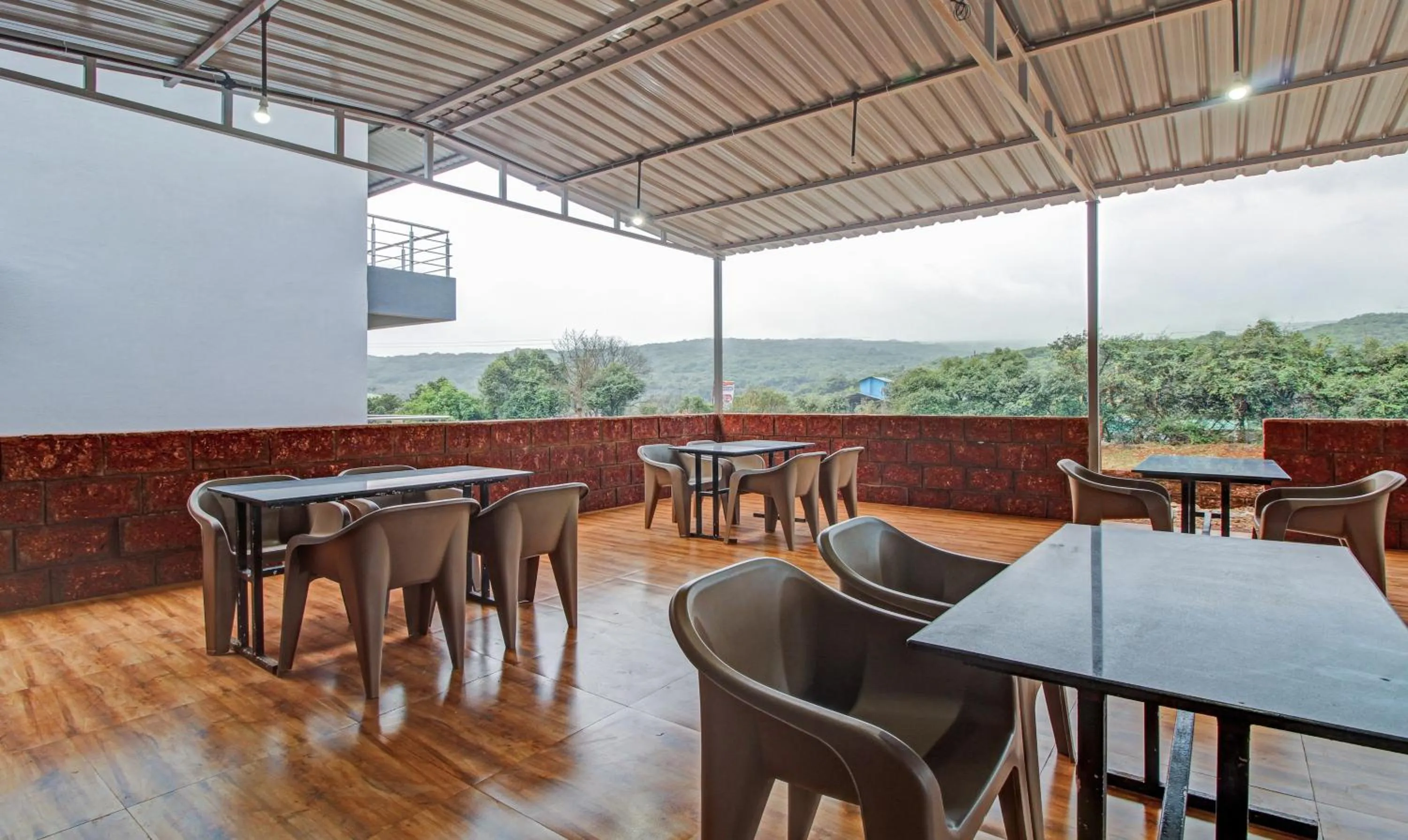 Restaurant/places to eat in Treebo The Venna Hill