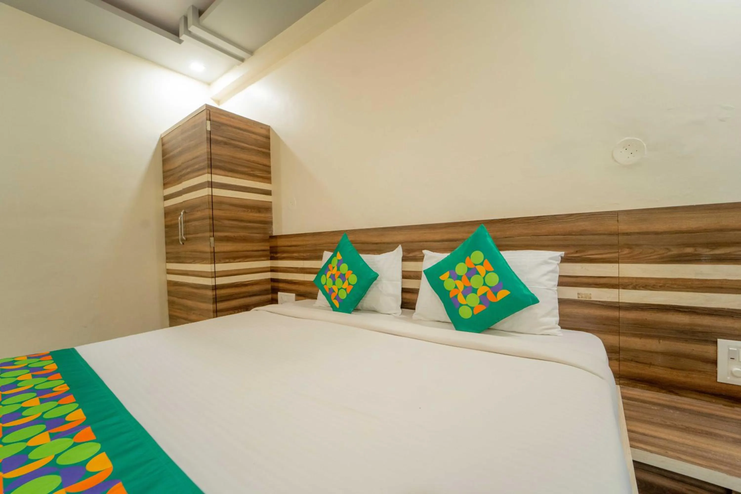 Bedroom, Bed in Treebo The Venna Hill