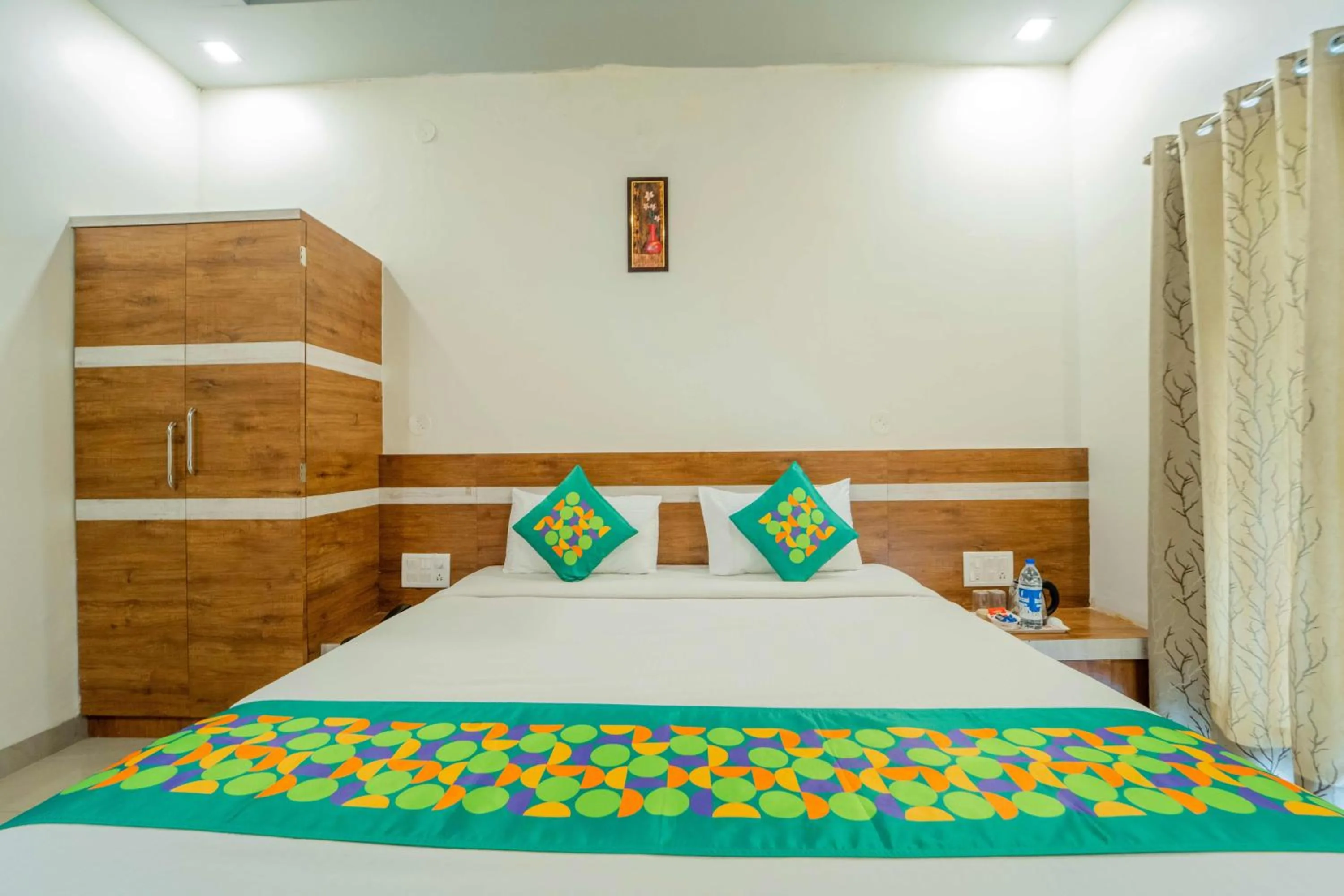 Bedroom, Bed in Treebo The Venna Hill