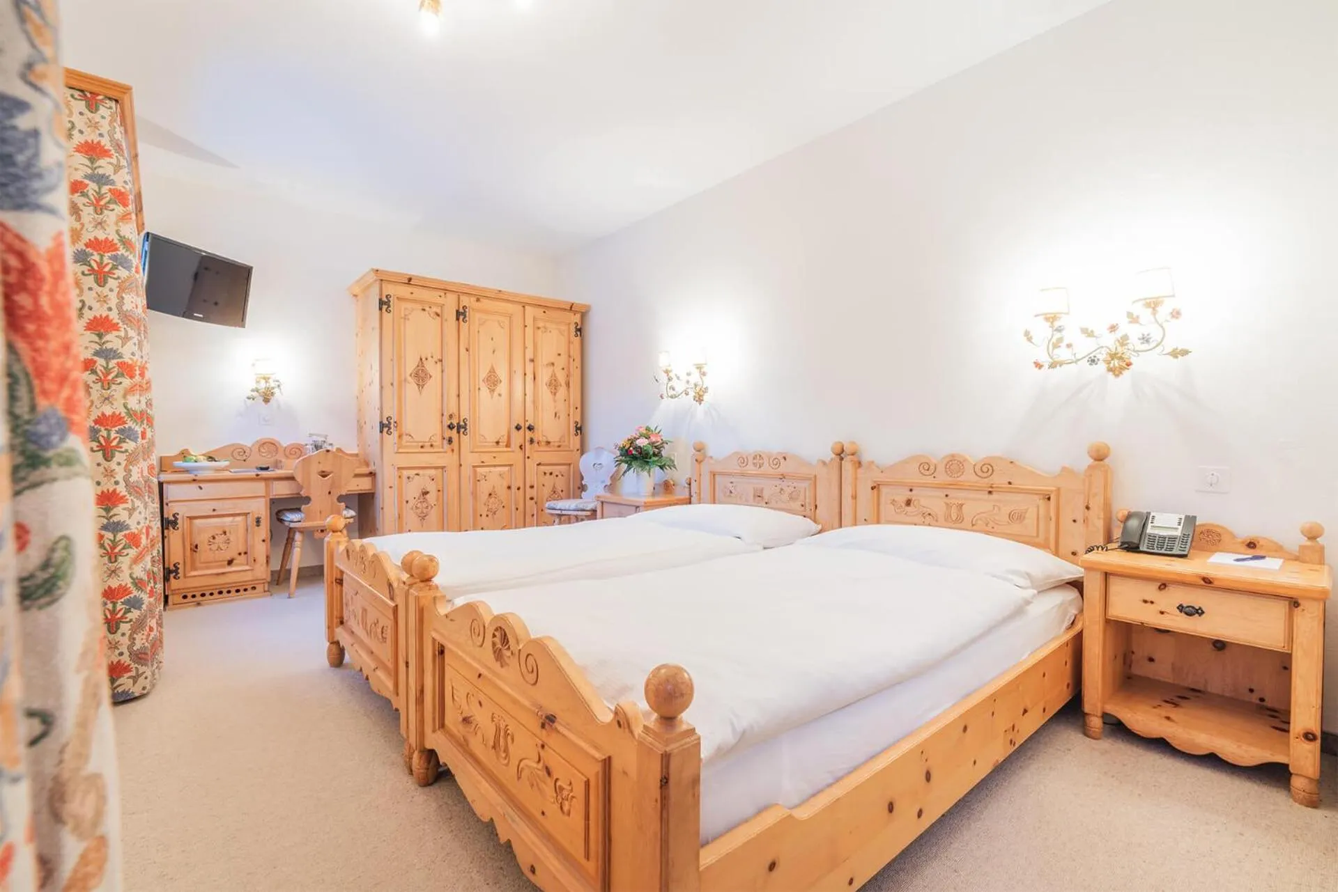 Photo of the whole room, Bed in Hotel Corvatsch - Web Check-in