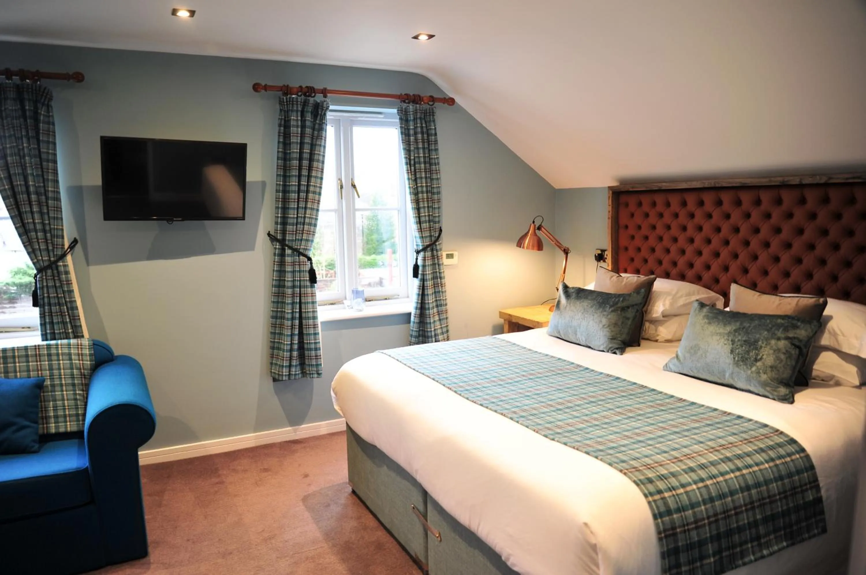 Bedroom, Bed in The Tal-Y-Cafn Hotel