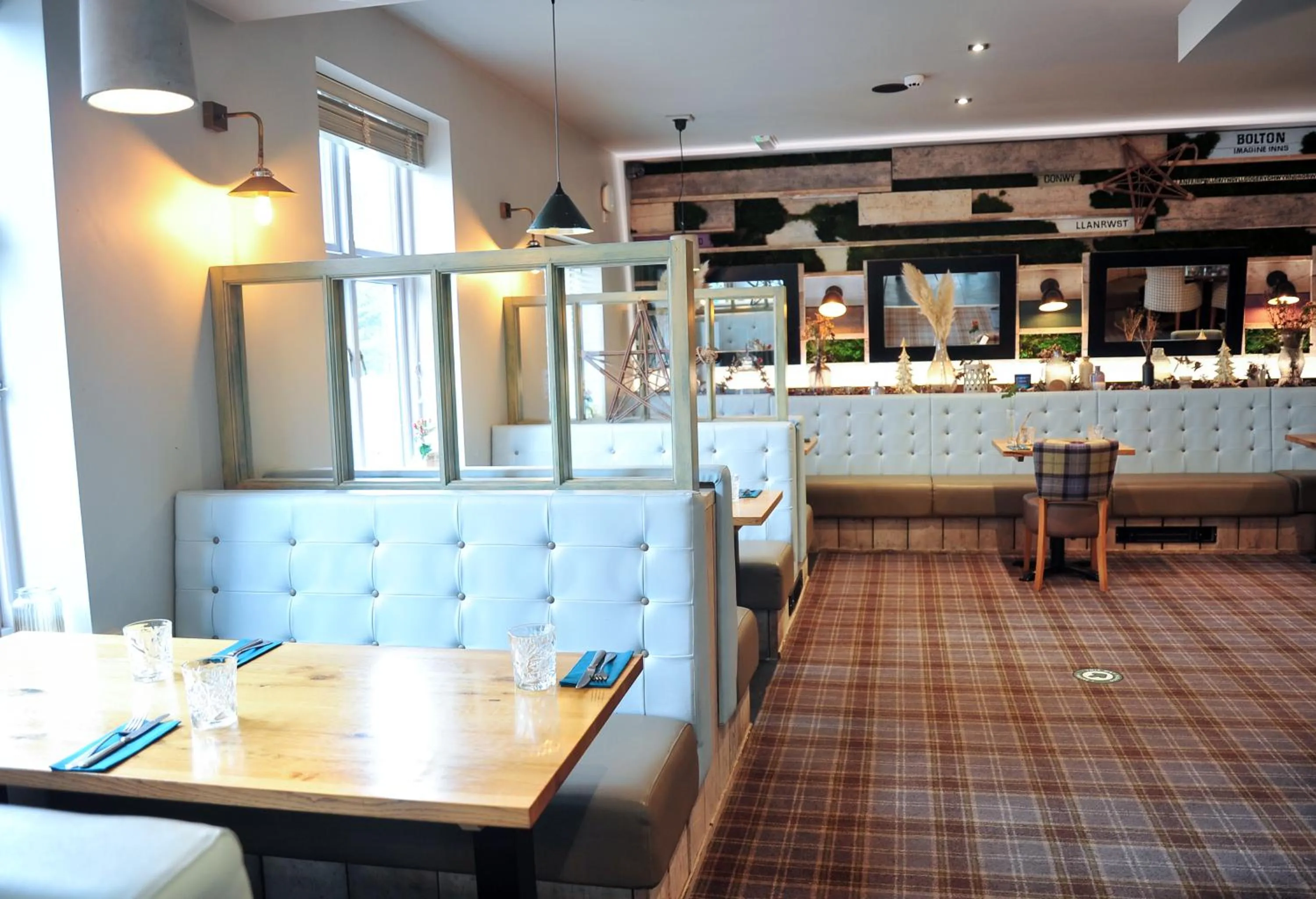 Restaurant/Places to Eat in The Tal-Y-Cafn Hotel