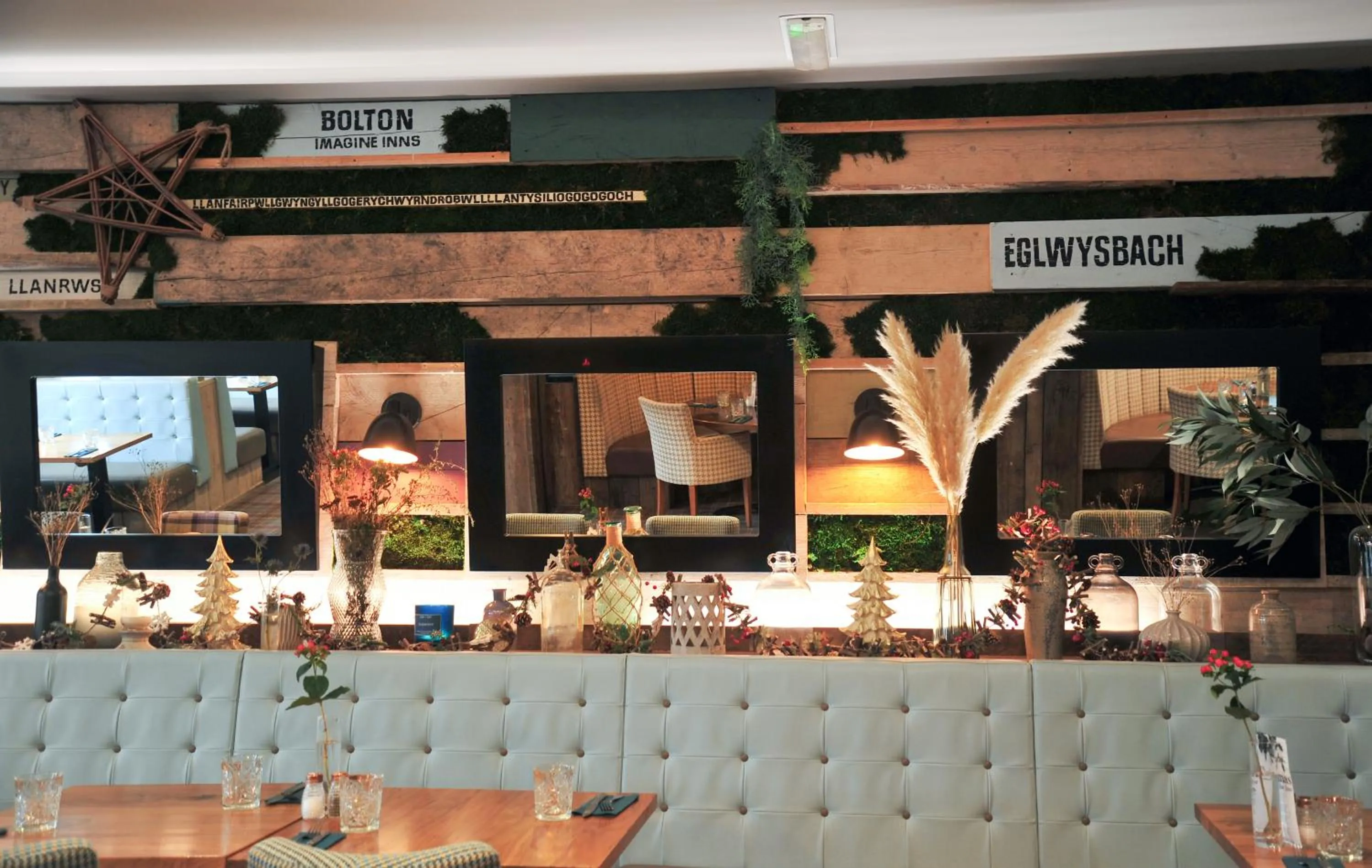 Restaurant/places to eat in The Tal-Y-Cafn Hotel