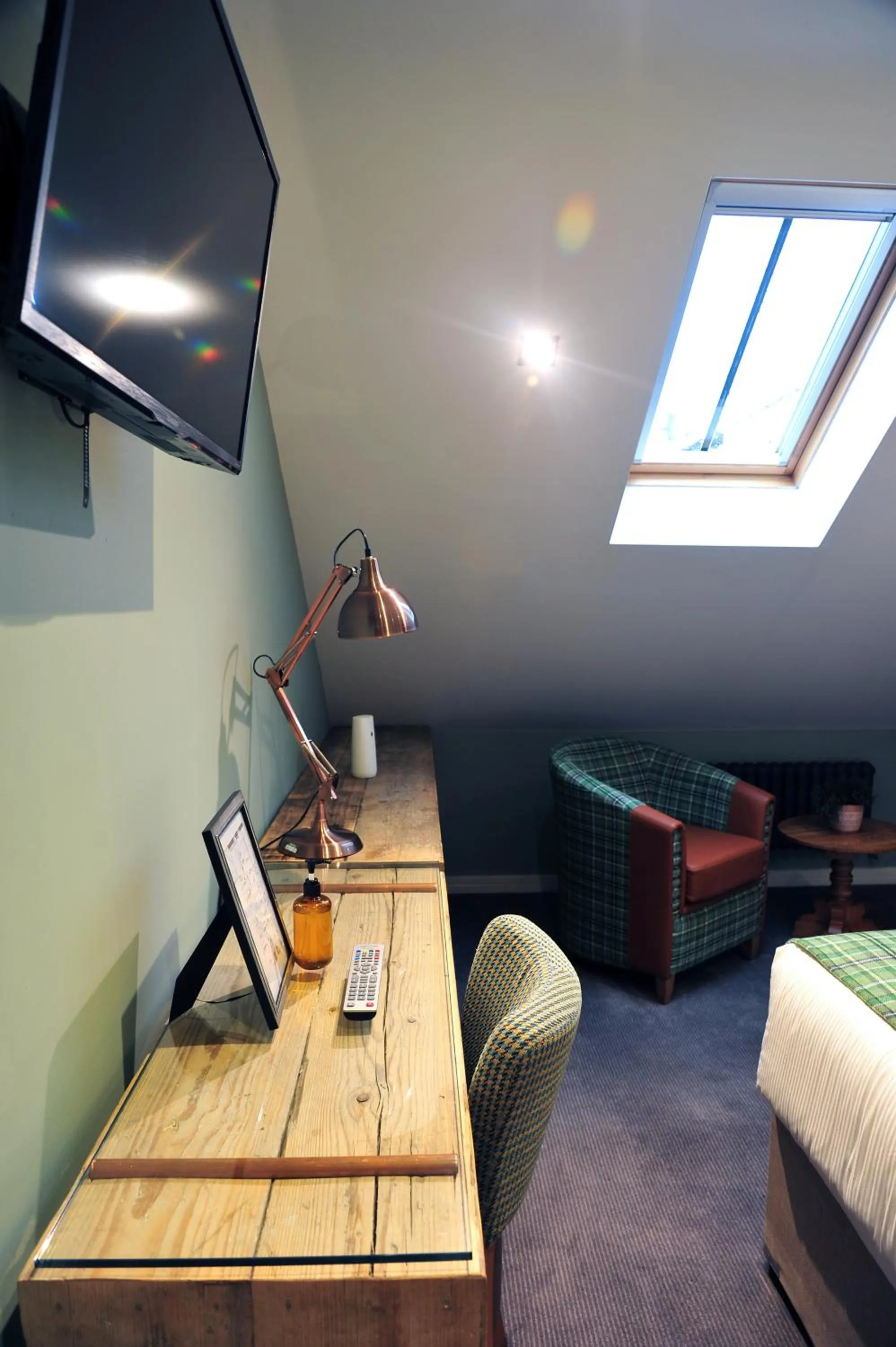 TV and multimedia, TV/Entertainment Center in The Tal-Y-Cafn Hotel