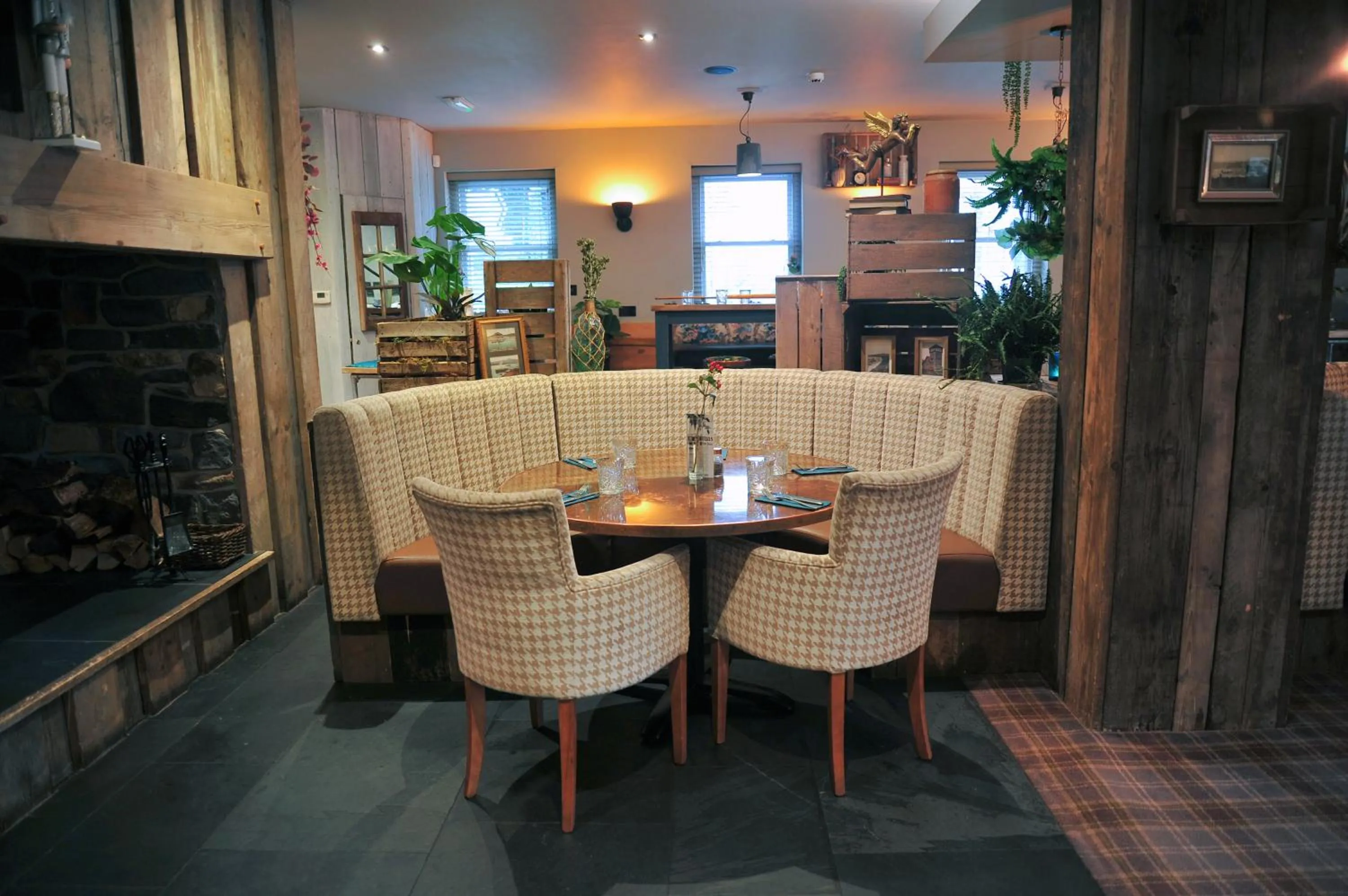 Restaurant/Places to Eat in The Tal-Y-Cafn Hotel