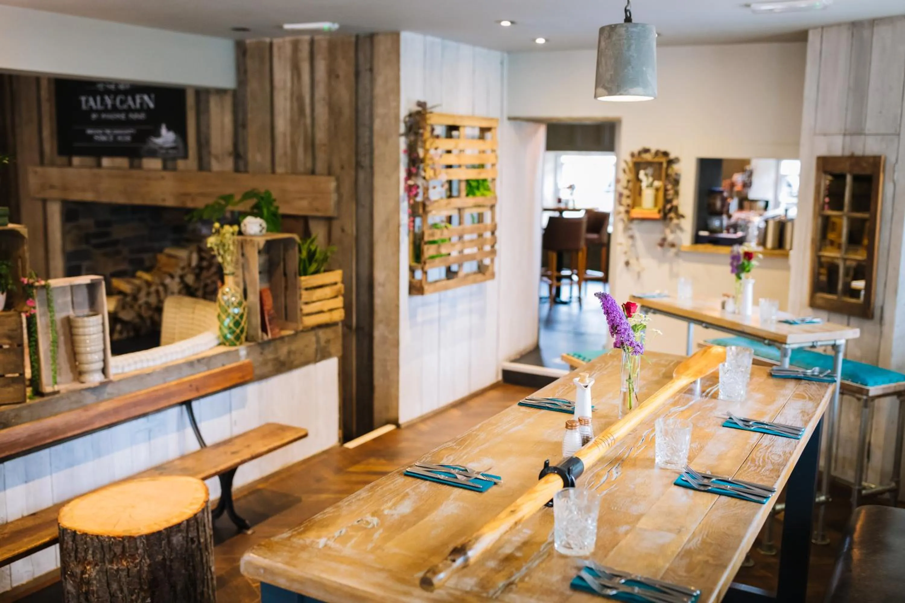 Lounge/Bar in The Tal-Y-Cafn Hotel