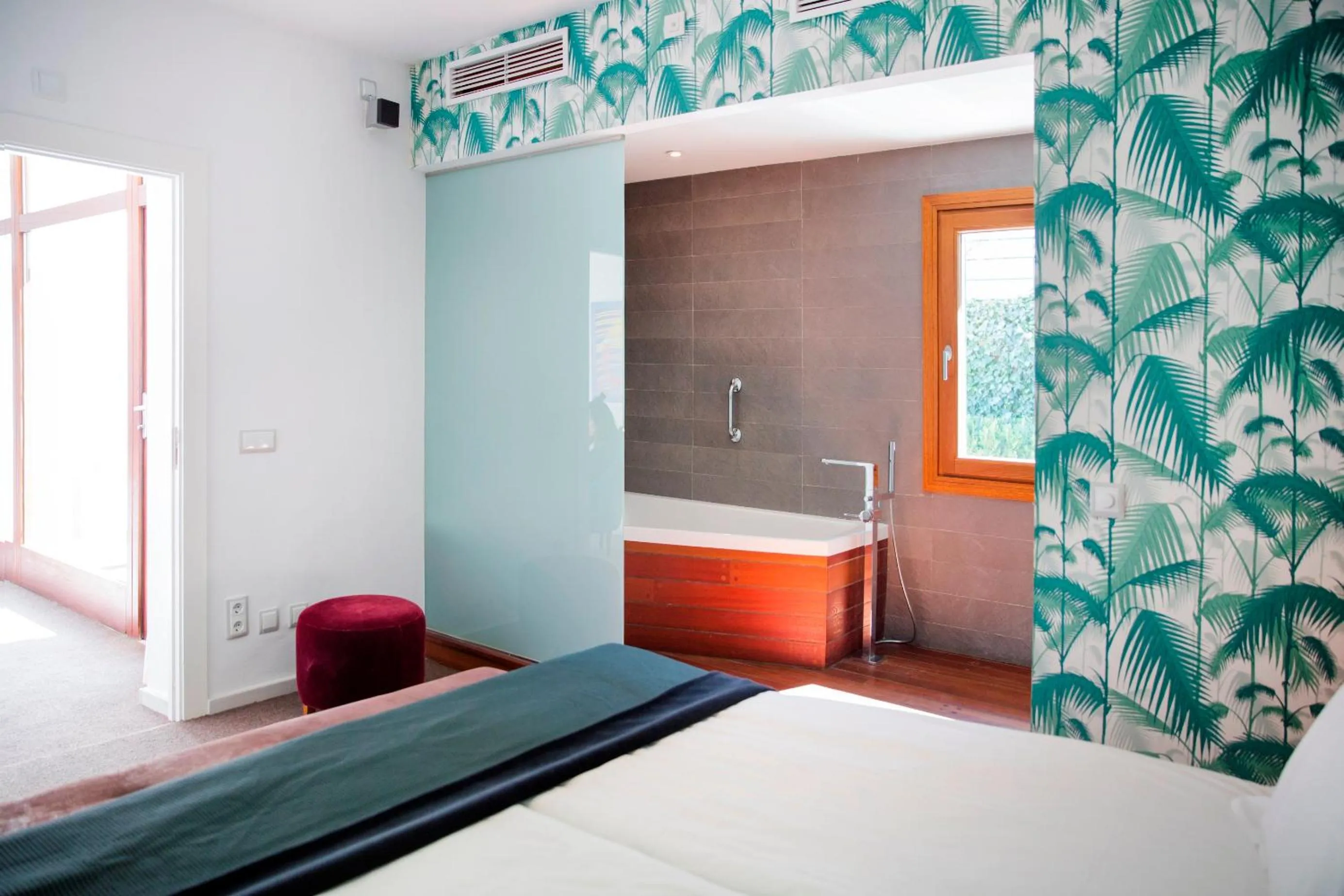 Bathroom, Bed in Hotel Esplendido