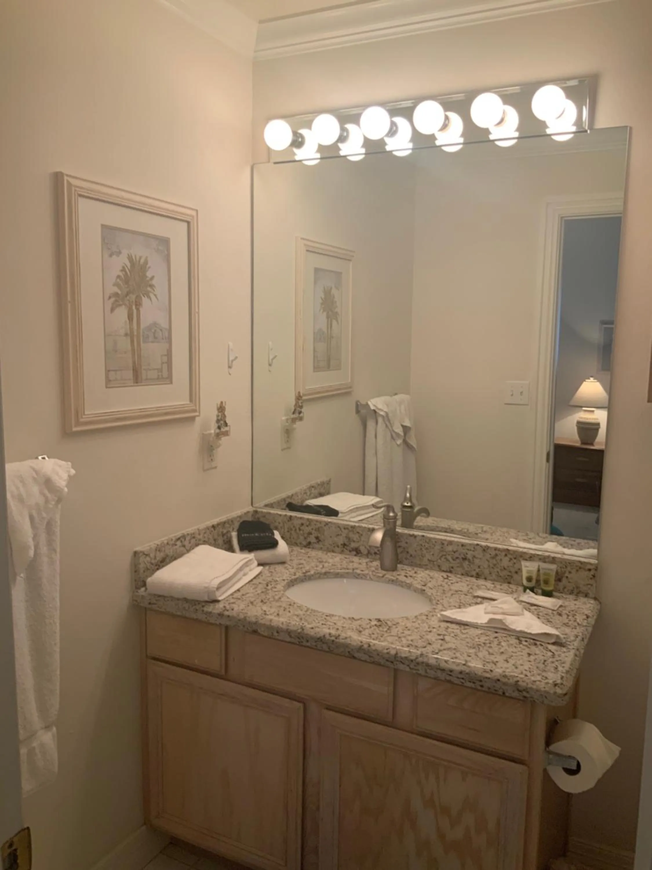 Bathroom in Sea Dancer #9