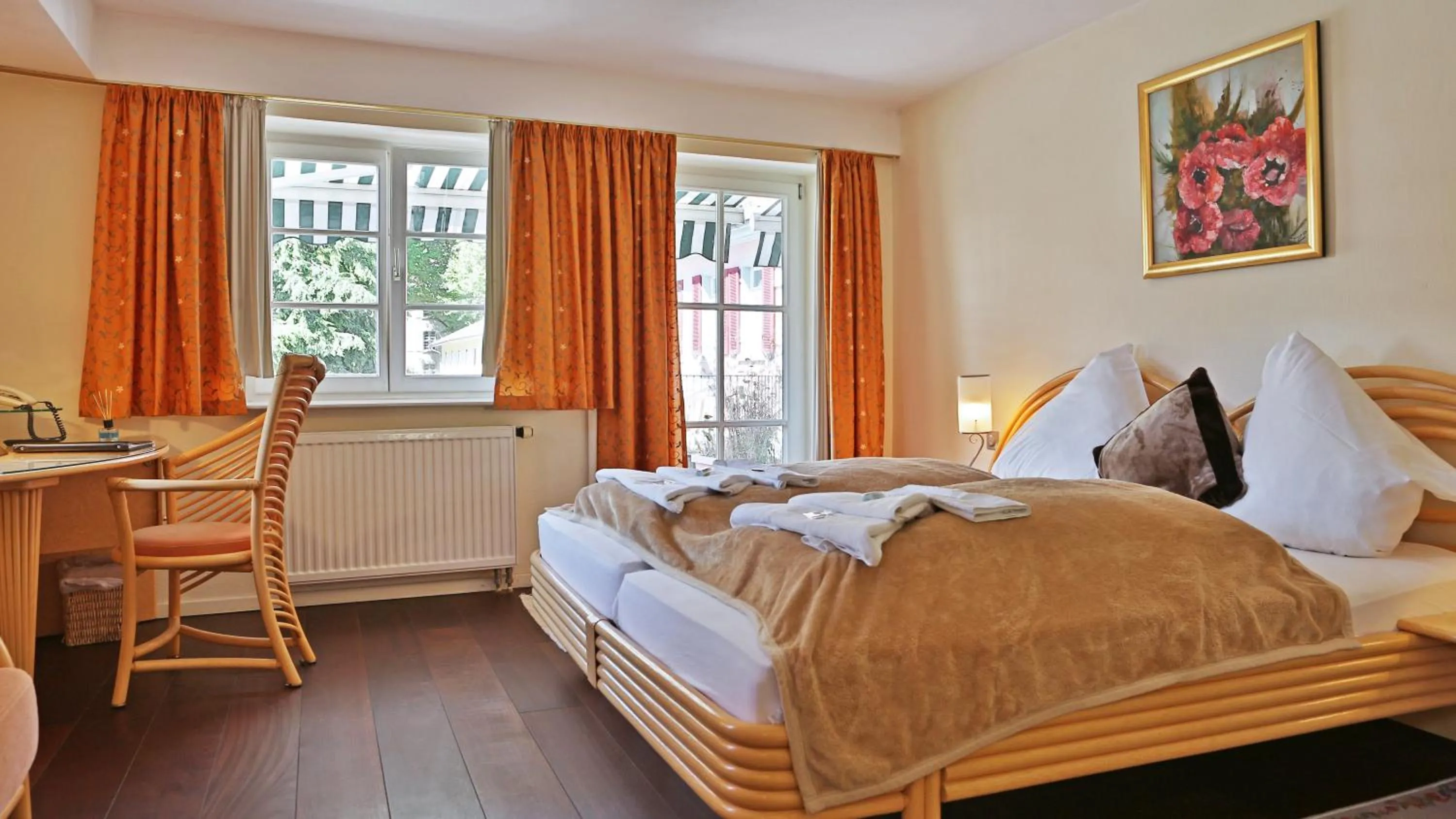 Photo of the whole room, Bed in Das Lamm Heidelberg