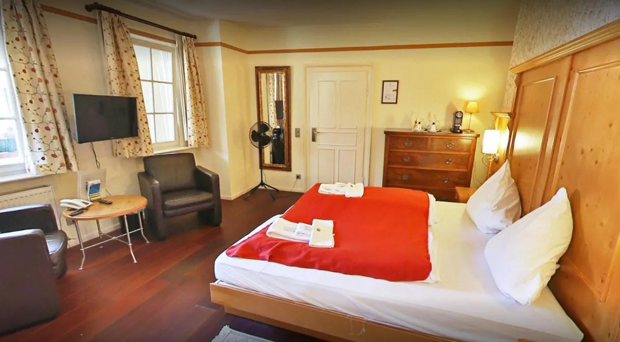 Photo of the whole room, Bed in Das Lamm Heidelberg