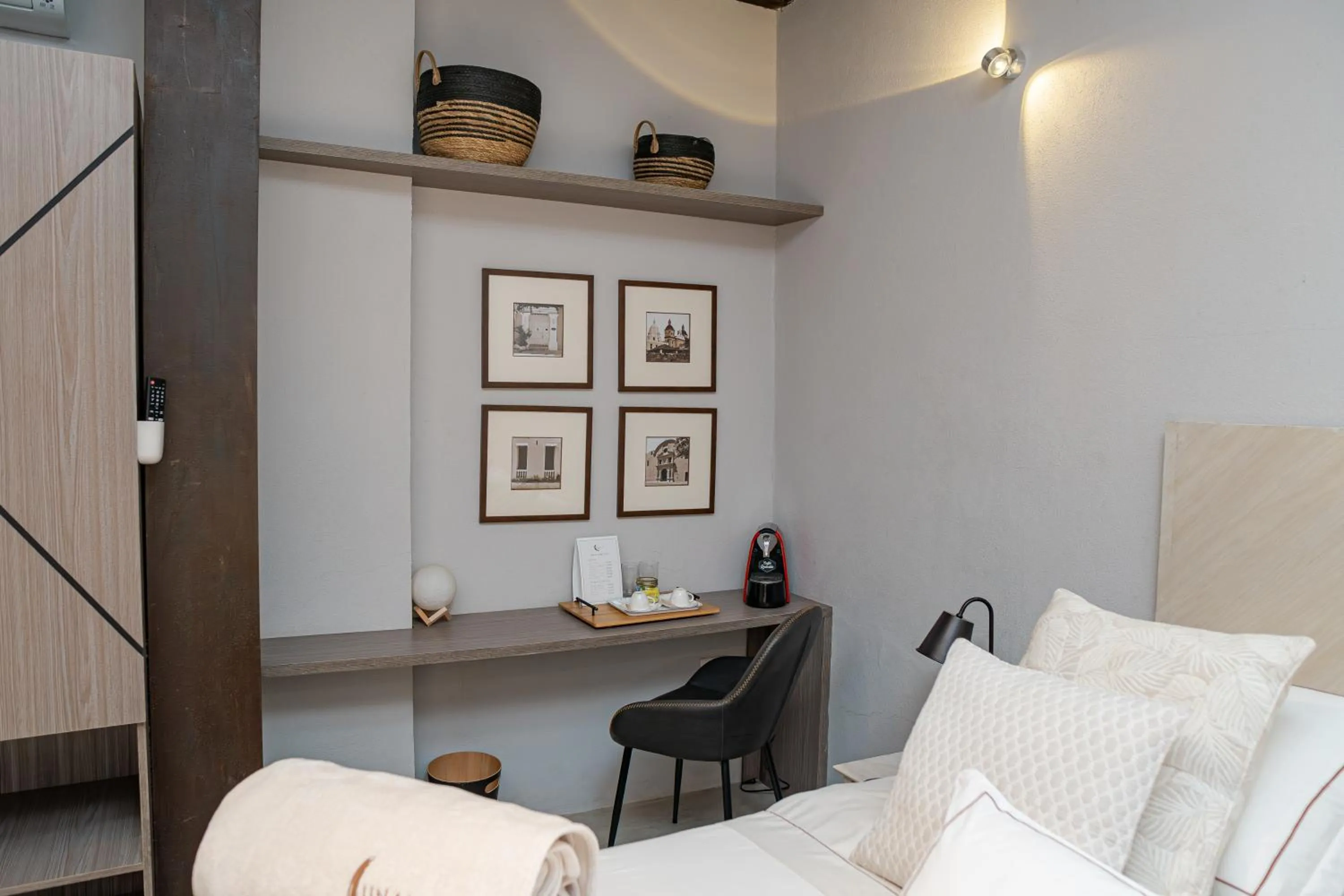 Photo of the whole room, Bed in Lunalá Hotel Boutique