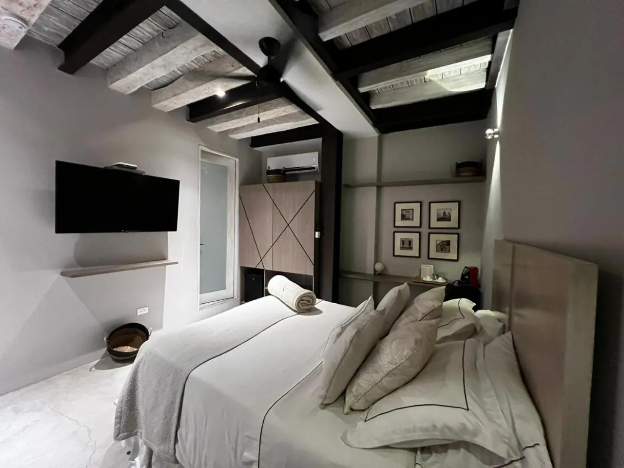 Photo of the whole room, Bed in Lunalá Hotel Boutique
