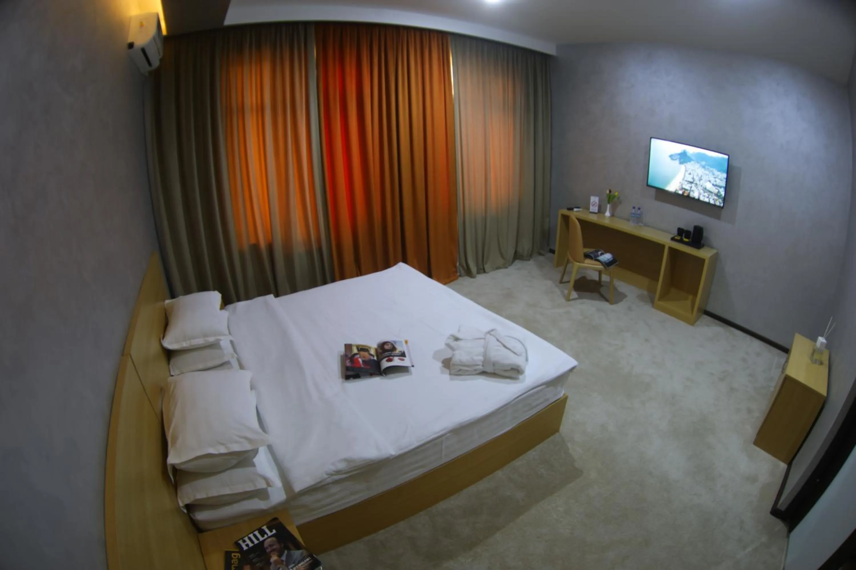 Communal lounge/ TV room, Bed in City INN Hotel