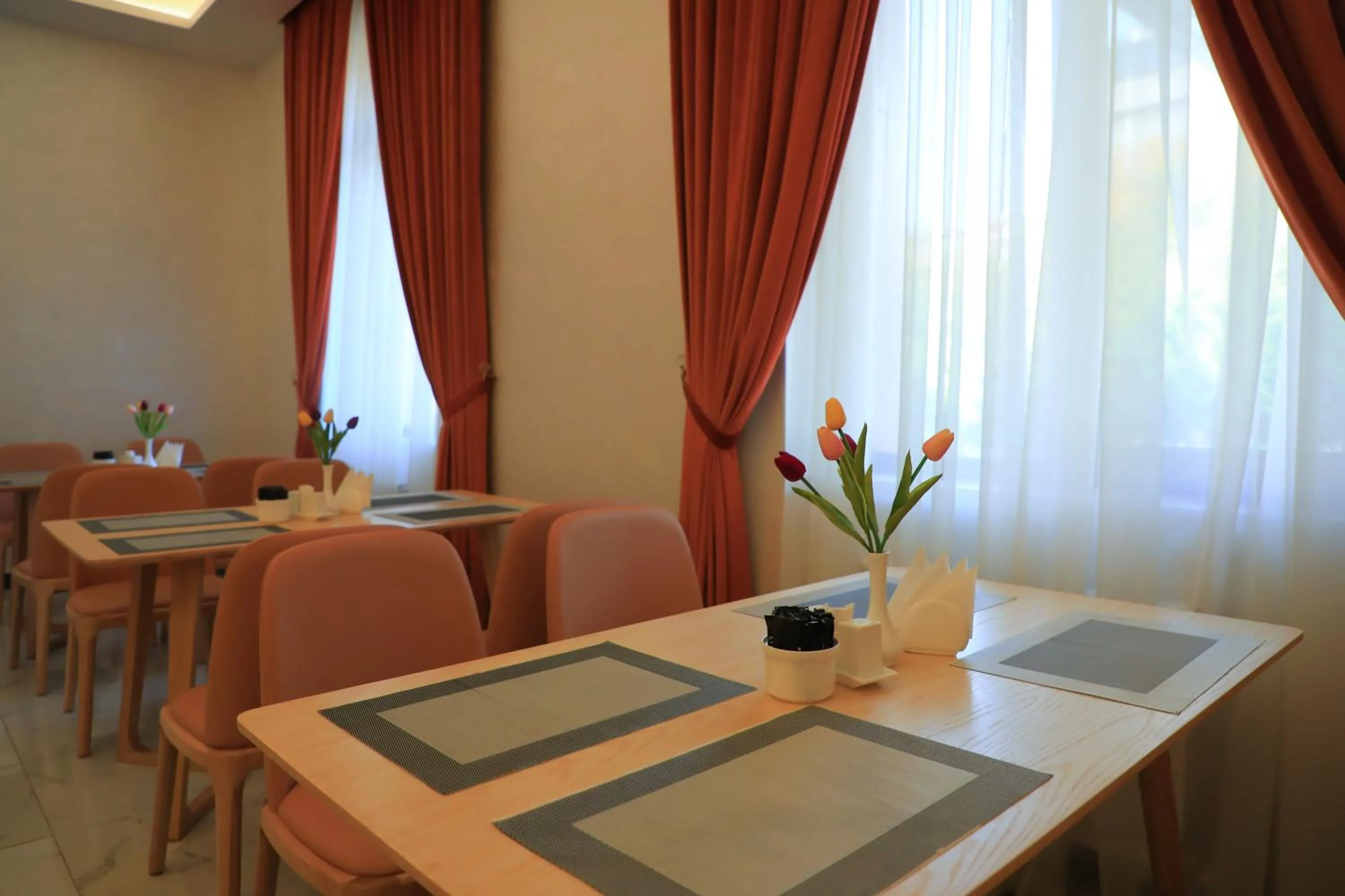 Restaurant/places to eat in City INN Hotel