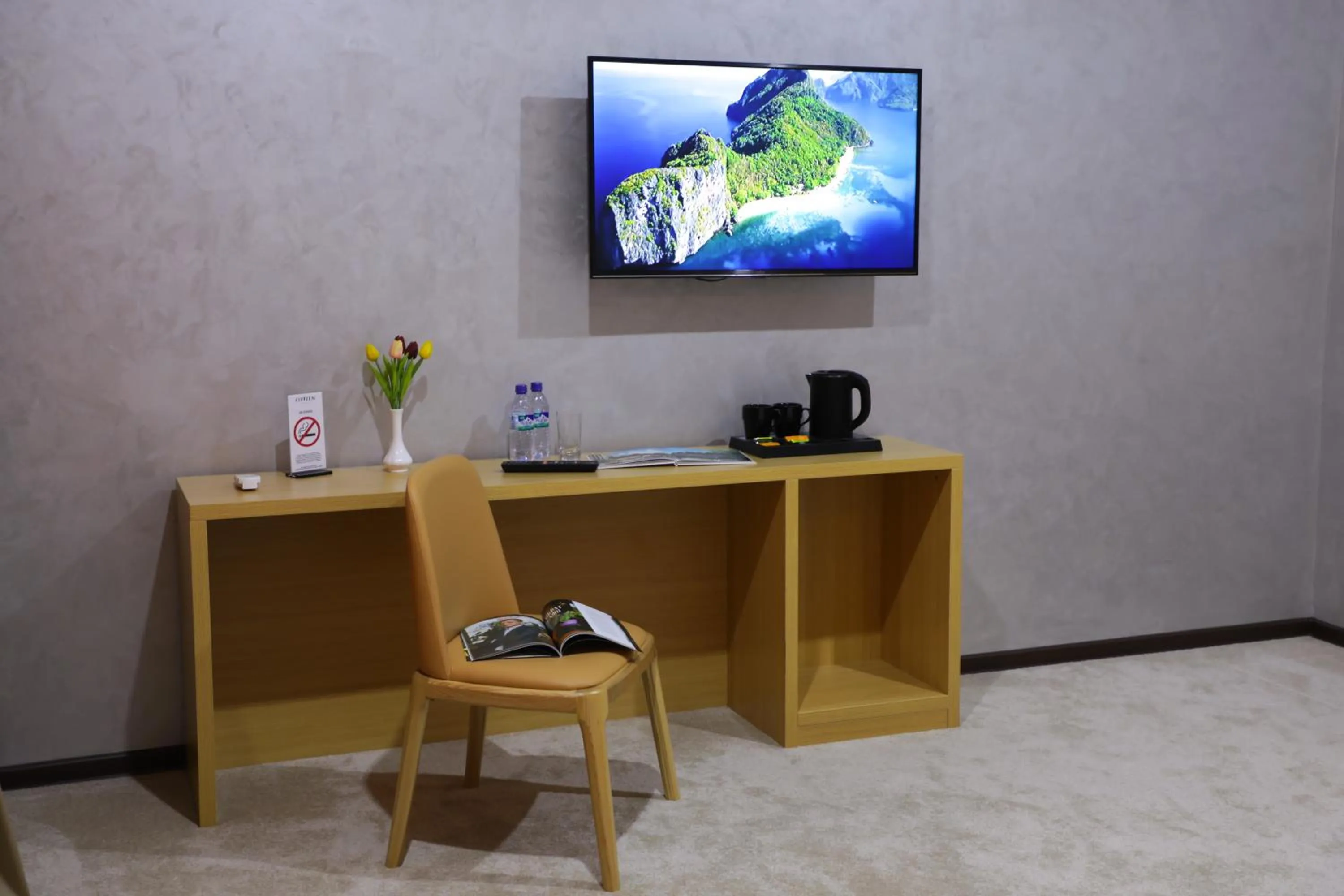 Communal lounge/ TV room in City INN Hotel